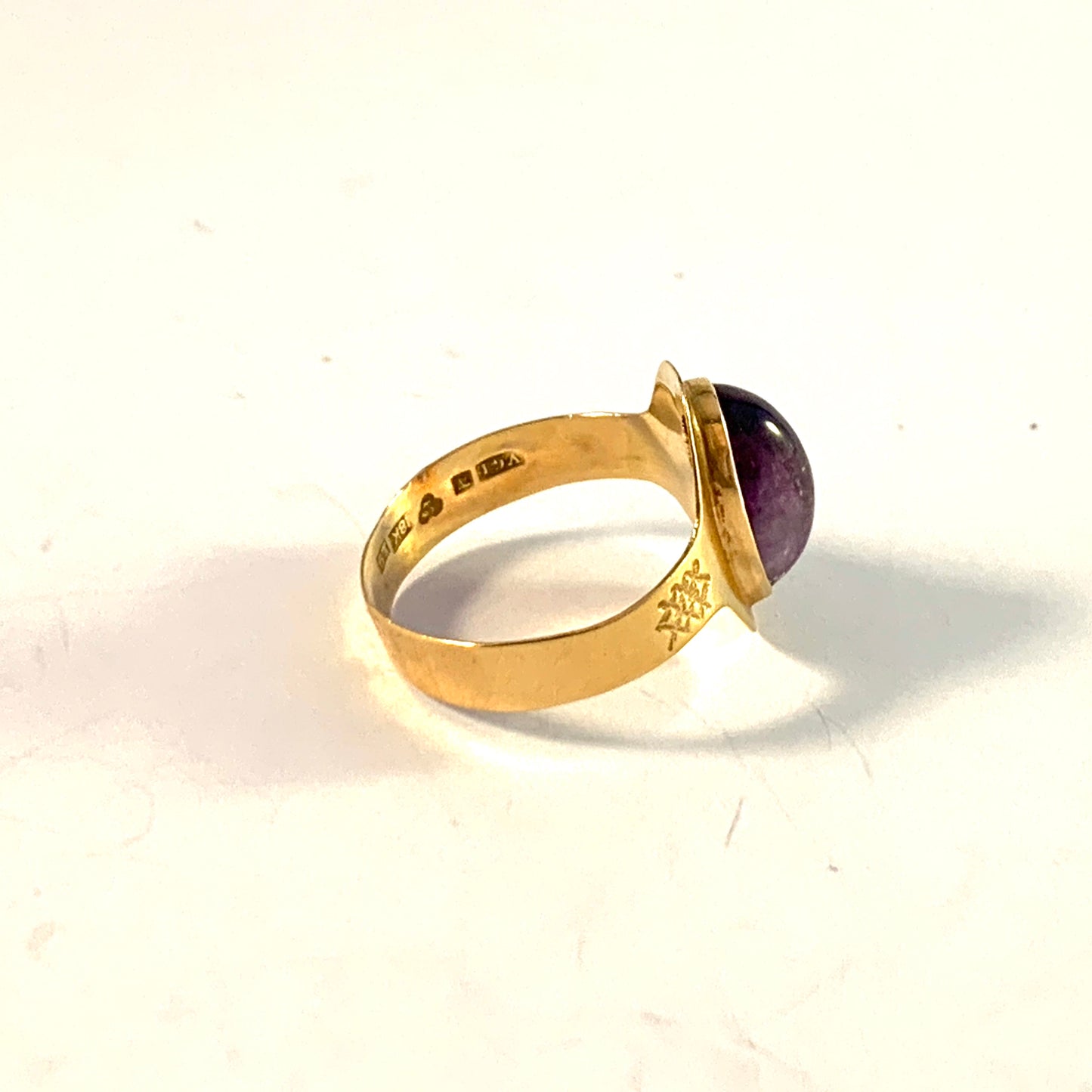 Arne Larsson, Sweden 1961. Vintage 18k Gold Amethyst Ring.