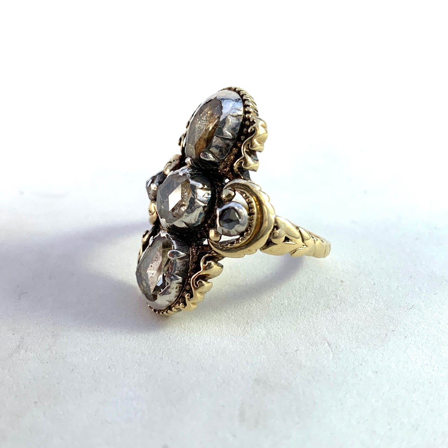 Wilhelm Harbeck, Stockholm 1942. 18k Gold Closed Foil Back Rose Cut Diamond Ring