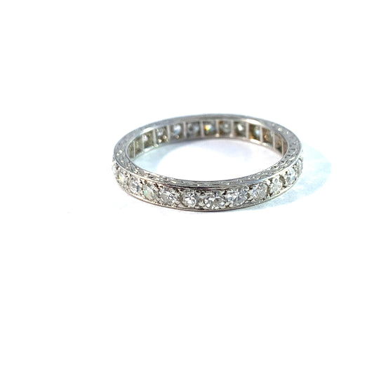 Art Deco Platinum. 0,84ctw Diamond Eternity Ring.