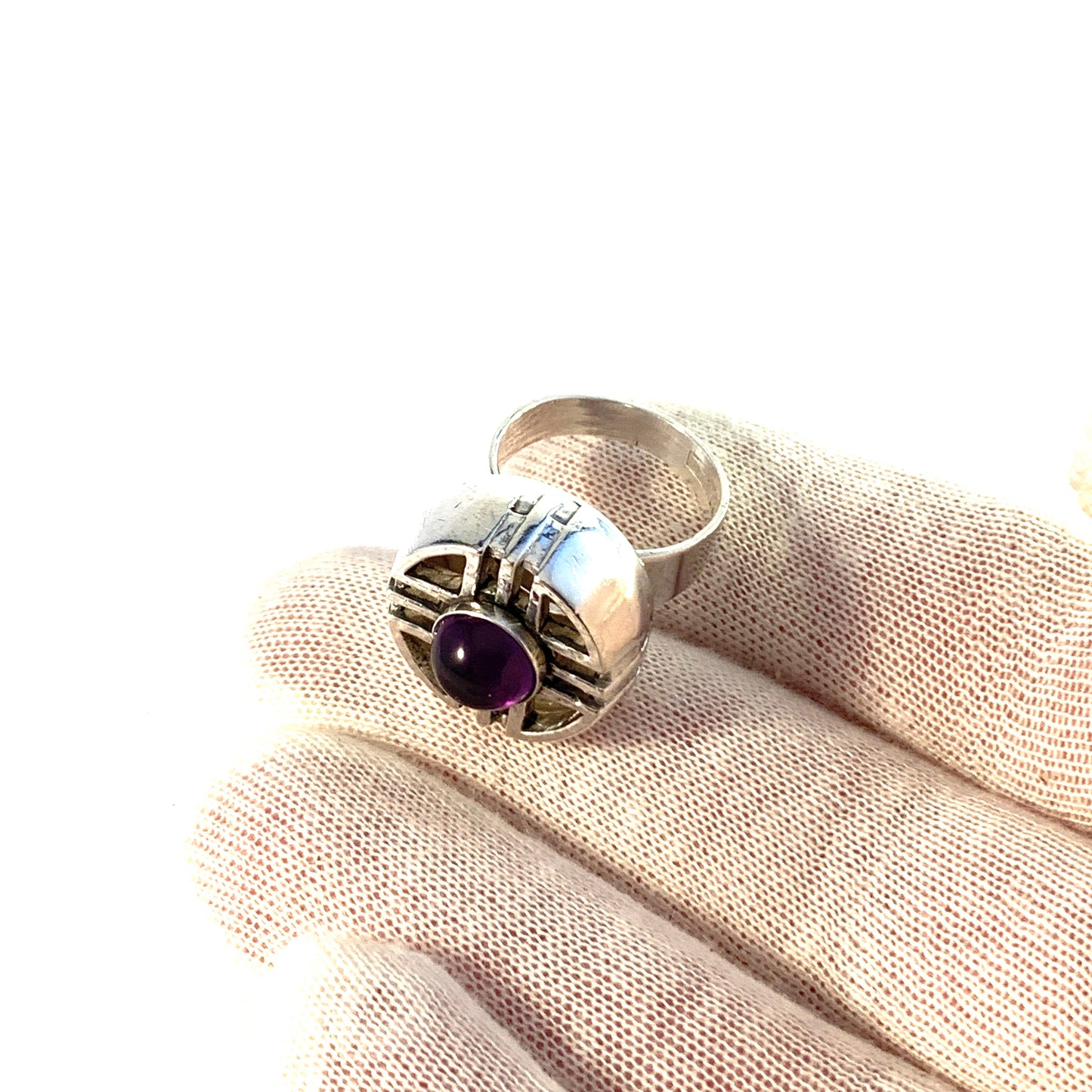 Bengt Hallberg, Sweden 1969. Bold Solid Silver Amethyst Ring.