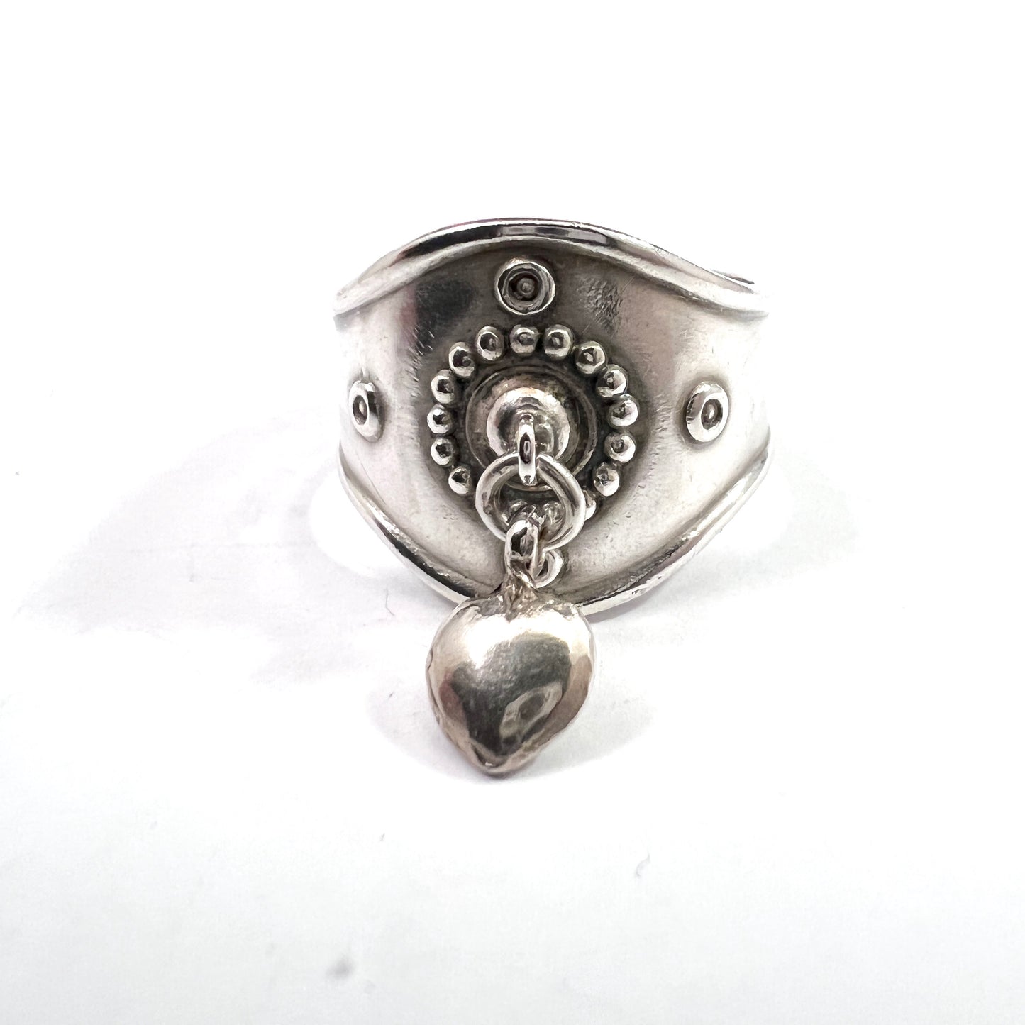 Holger Lindström for Kalevala Koru, Finland 1946. Early Solid Silver Heart Charm Ring.