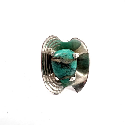 Distrito Federal, Mexico City 1940s. Sterling Silver Turquoise Bold Ring. Makers Mark.