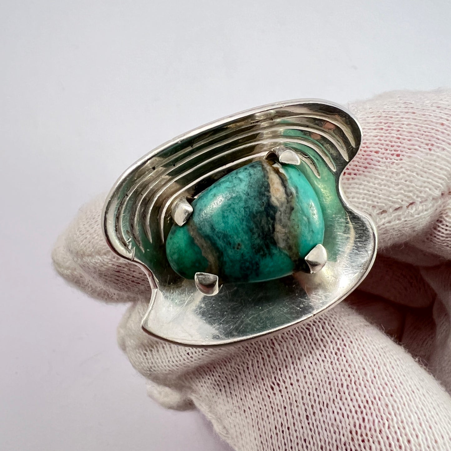 Distrito Federal, Mexico City 1940s. Sterling Silver Turquoise Bold Ring. Makers Mark.