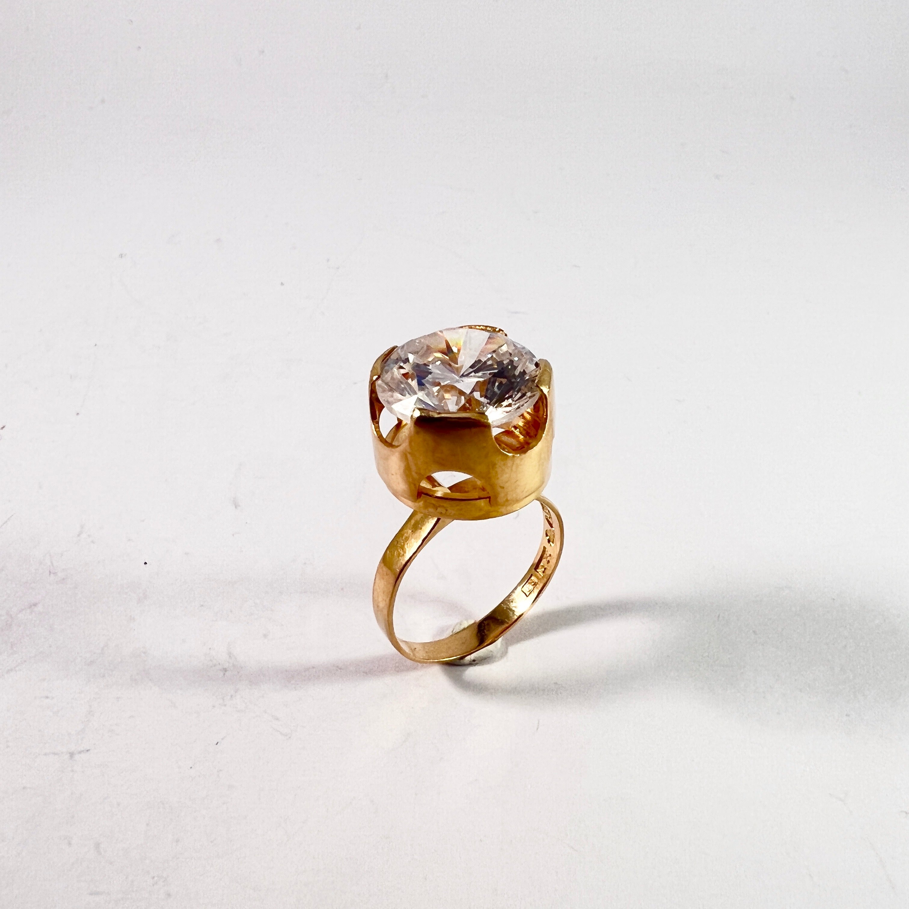 Sundell, Sweden 1967. Vintage Modernist 18k Gold Rock Crystal Ring.