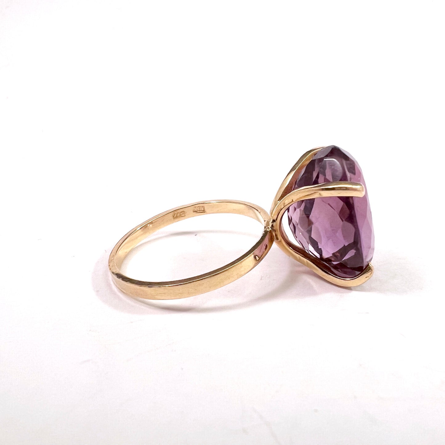 Vintage 18k Gold Amethyst Ring.