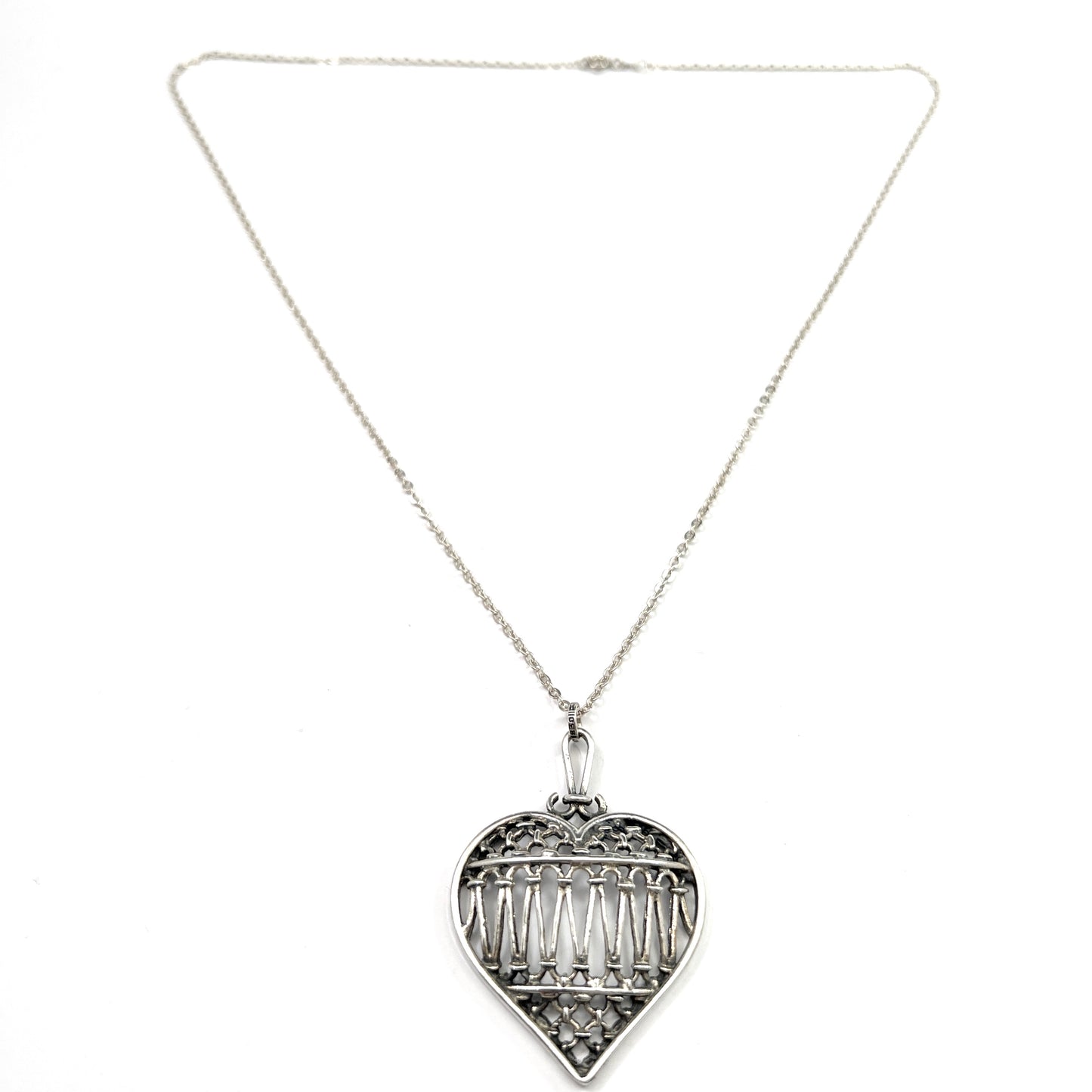 Pentti Sarpaneva for Turun Hopea Finland 1975. Vintage Solid Silver Heart Pendant Necklace.