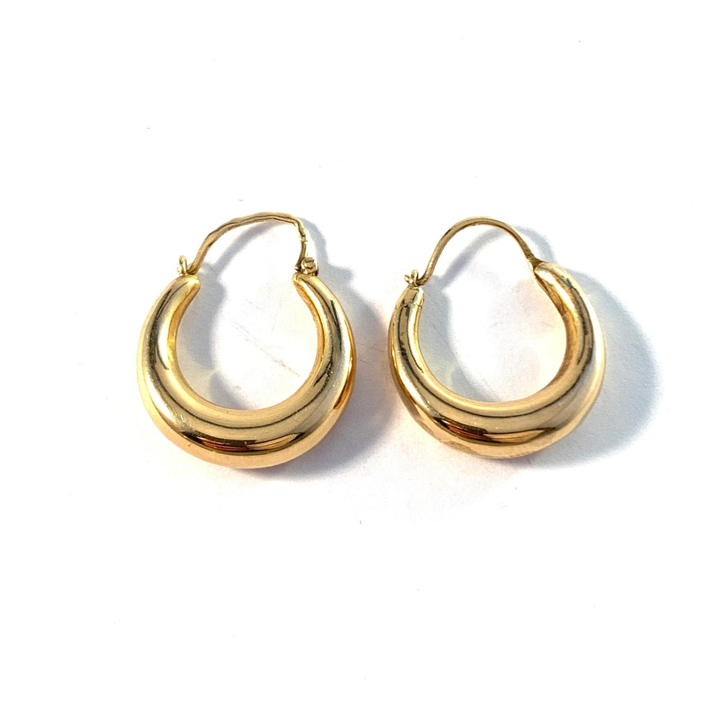 Sweden year 1897 and 1939. Two 18k Gold Earrings. Similar Design.