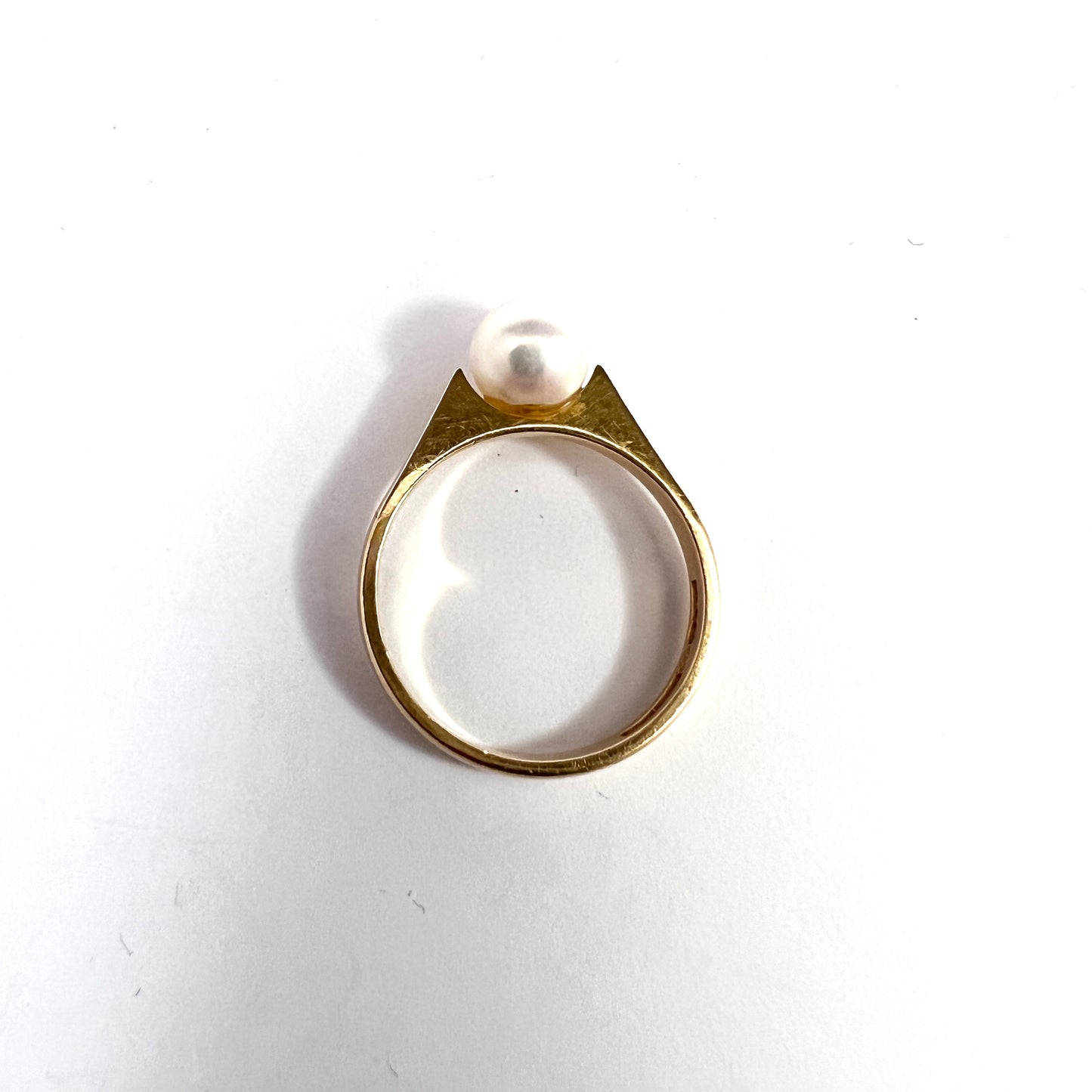 Kaplan, Stockholm 1980. Vintage 18k Gold Pearl Ring.