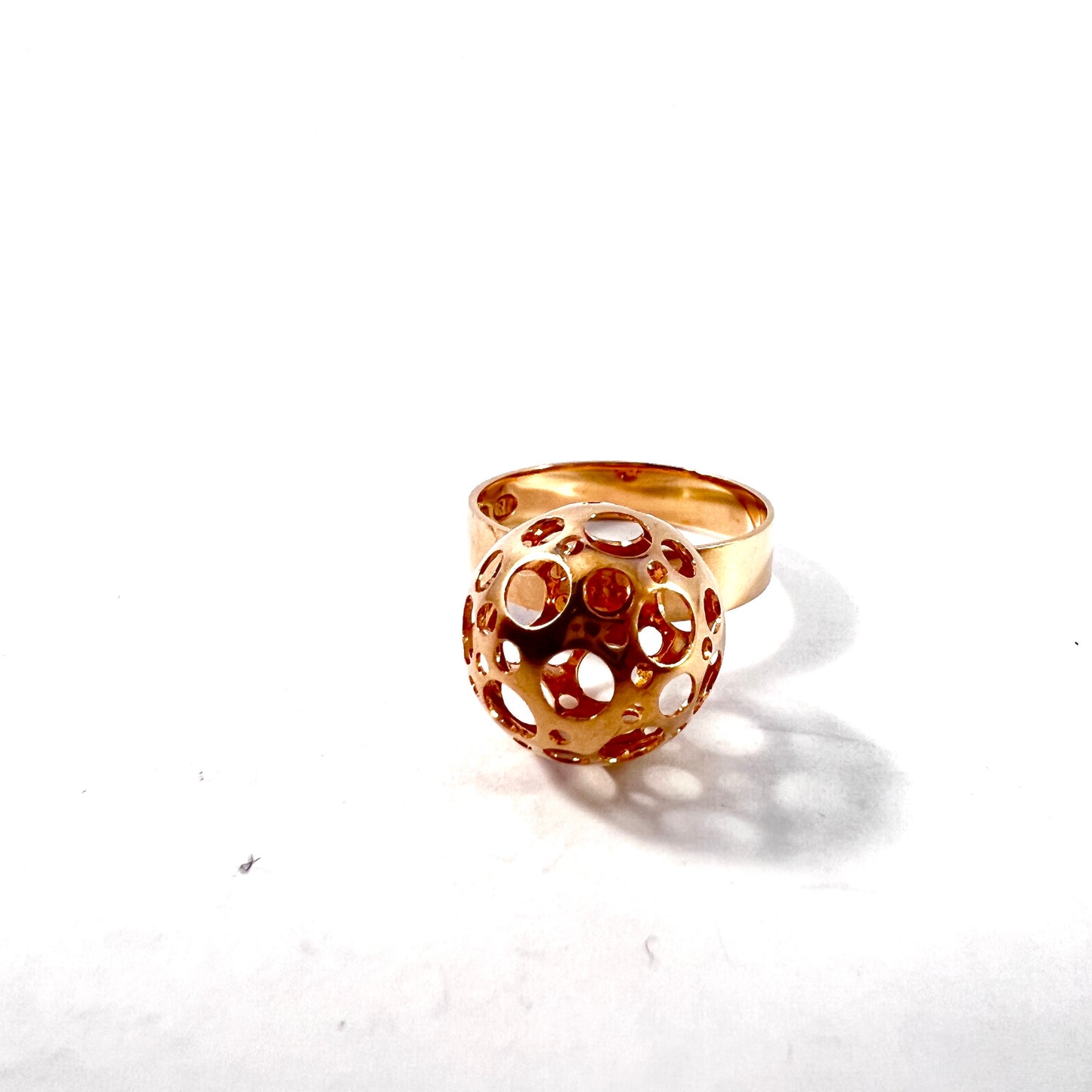 Liisa Vitali for N Westerback Finland 1970. Vintage 14k Gold Ring. Design: Ladybird