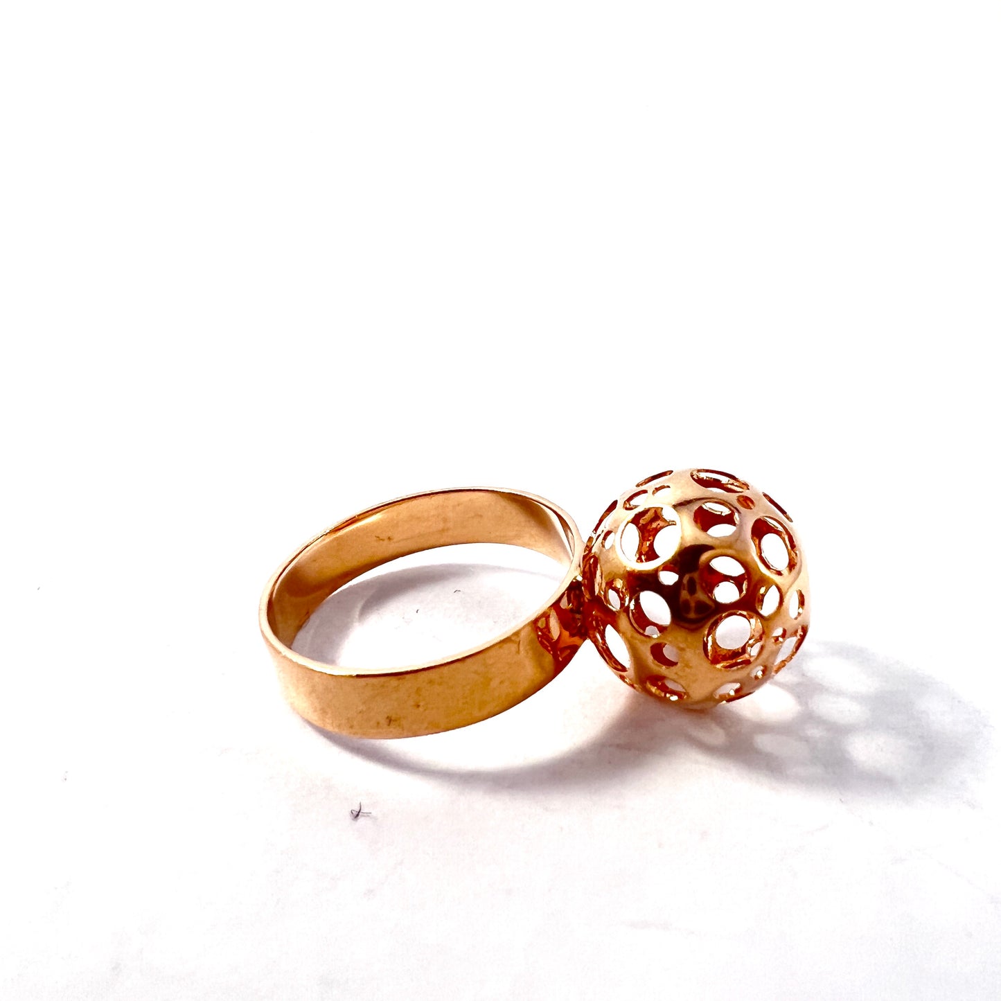 Liisa Vitali for N Westerback Finland 1970. Vintage 14k Gold Ring. Design: Ladybird