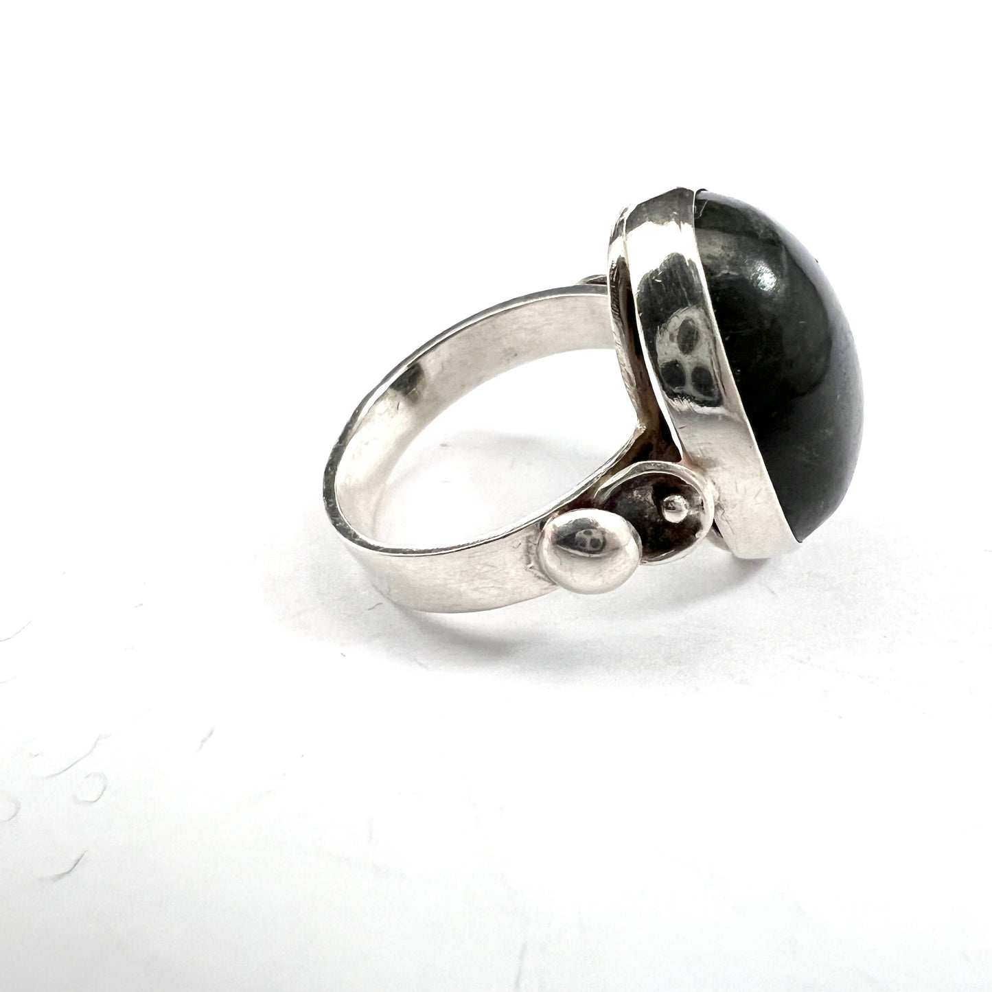 Krakow, Poland 1972. Vintage Solid Silver Dark Green Hardstone Ring.