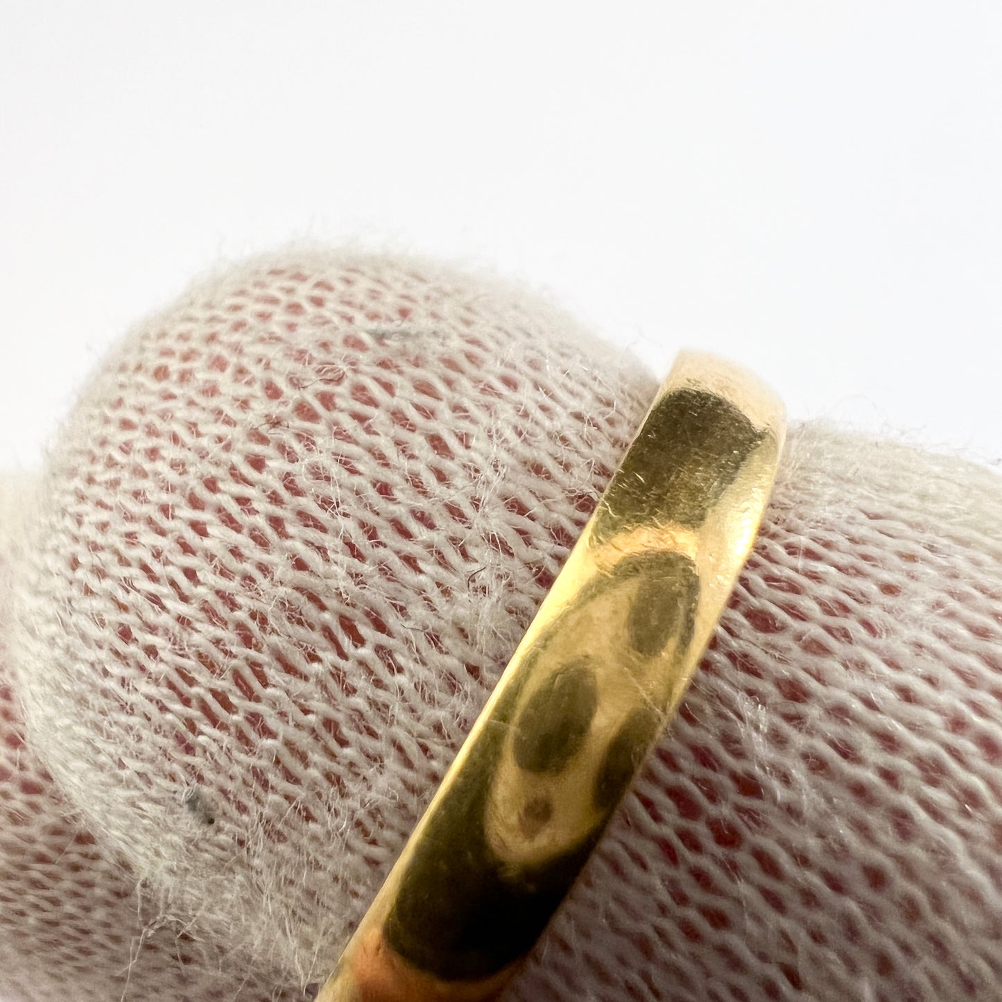 Gustaf Möllenborg, Stockholm year 1880. Antique 23k Gold Wedding Band Ring.