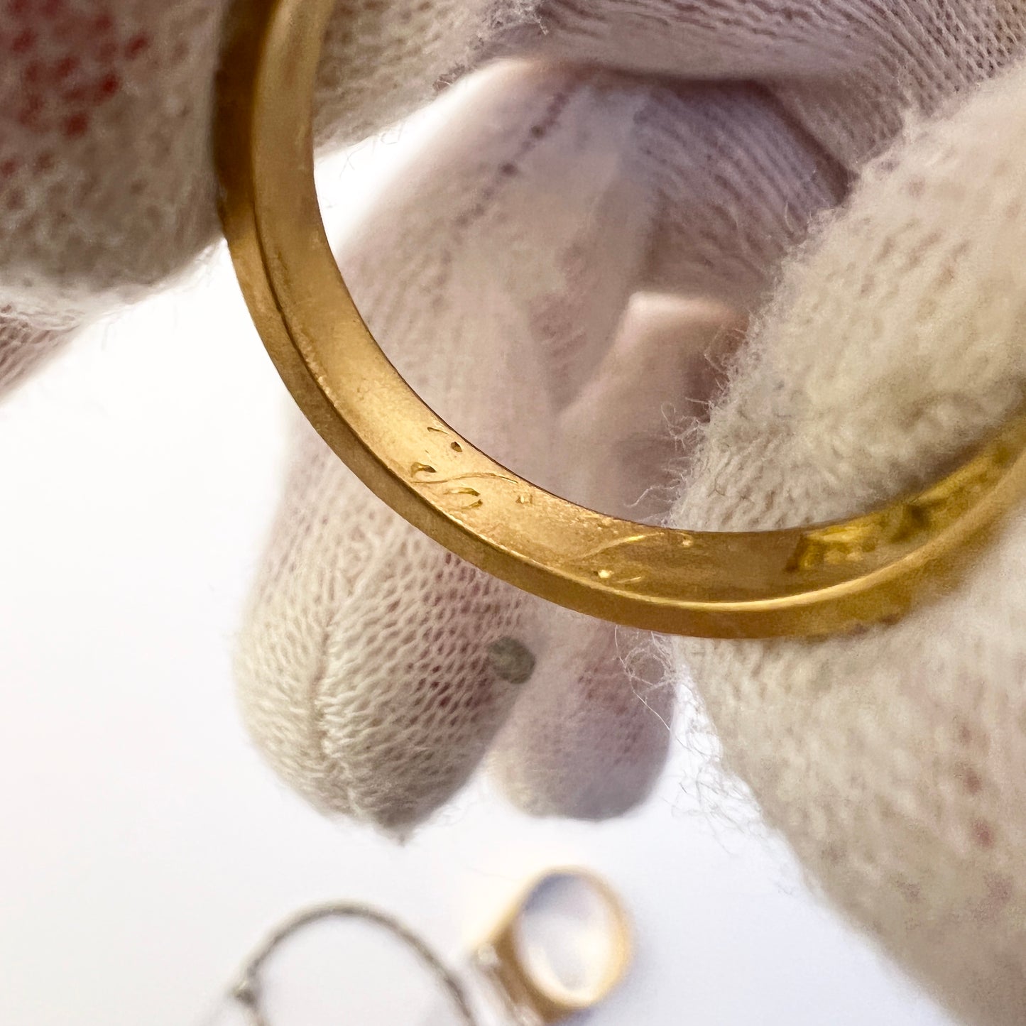 Gustaf Möllenborg, Stockholm year 1880. Antique 23k Gold Wedding Band Ring.