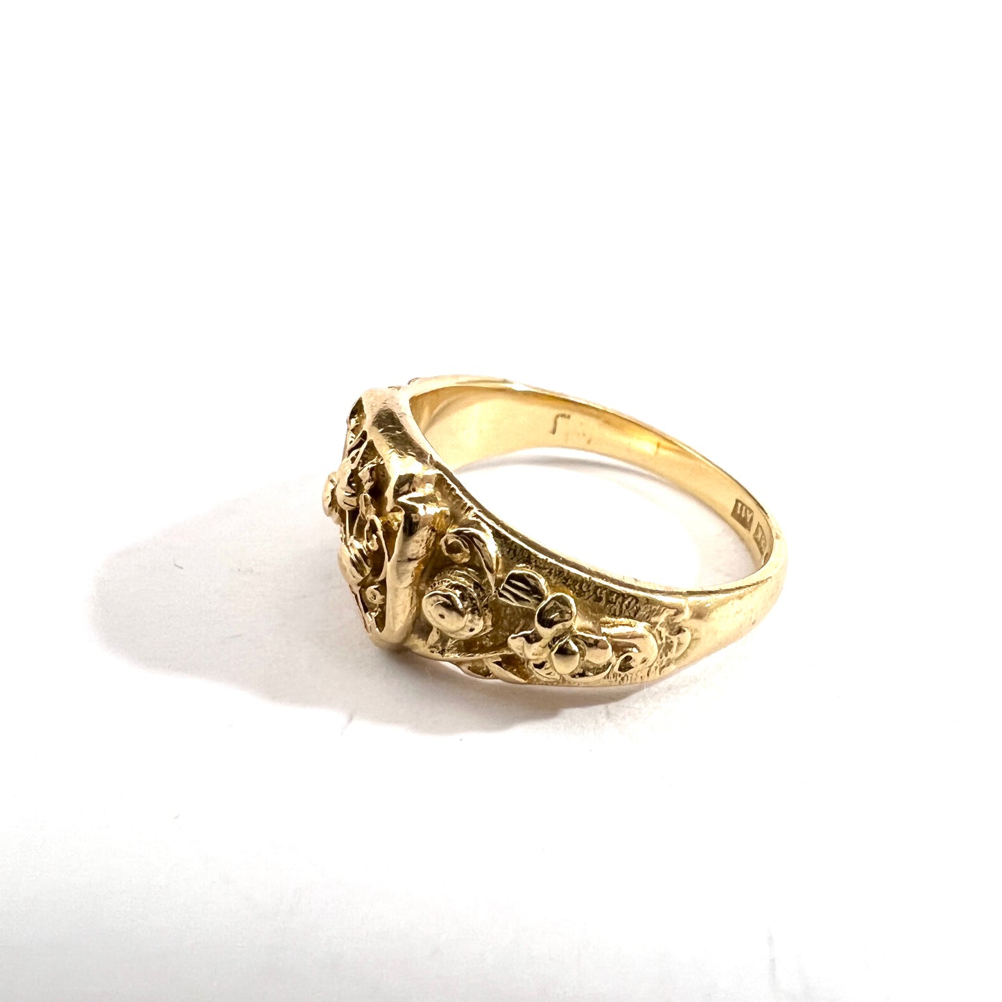 Bengt Hallberg, Sweden. Vintage Medieval Copy 18k Gold Floral Ring.