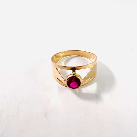 Swedish Import 1960s. Vintage 18k Gold Synthetic Sapphire Ring.
