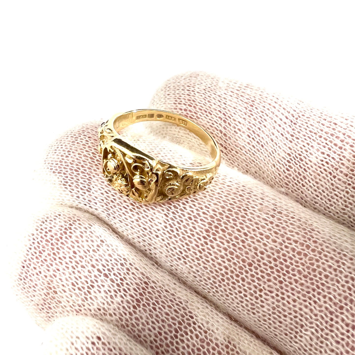 Bengt Hallberg, Sweden. Vintage Medieval Copy 18k Gold Floral Ring.