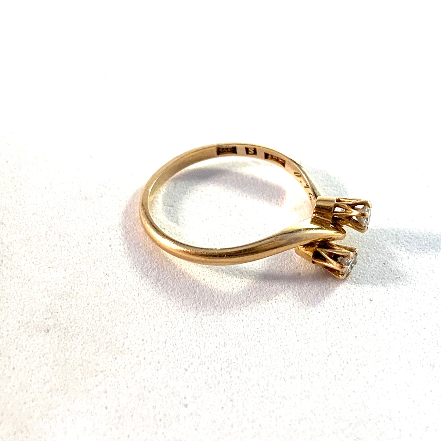 Sweden Mid Century 18k Gold 0,16ctw Diamond Ring.