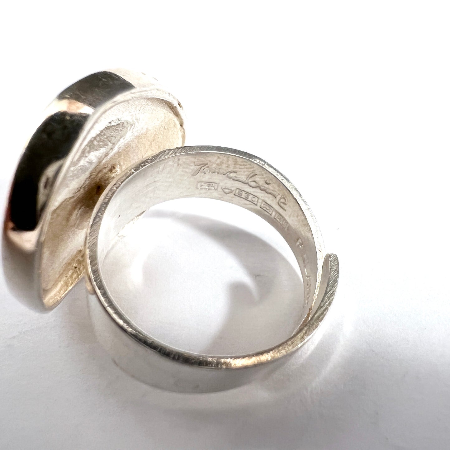 Jorma Laine for Turun Hopea Finland 1978. Solid Silver Ring. Design "Chic". Signed.