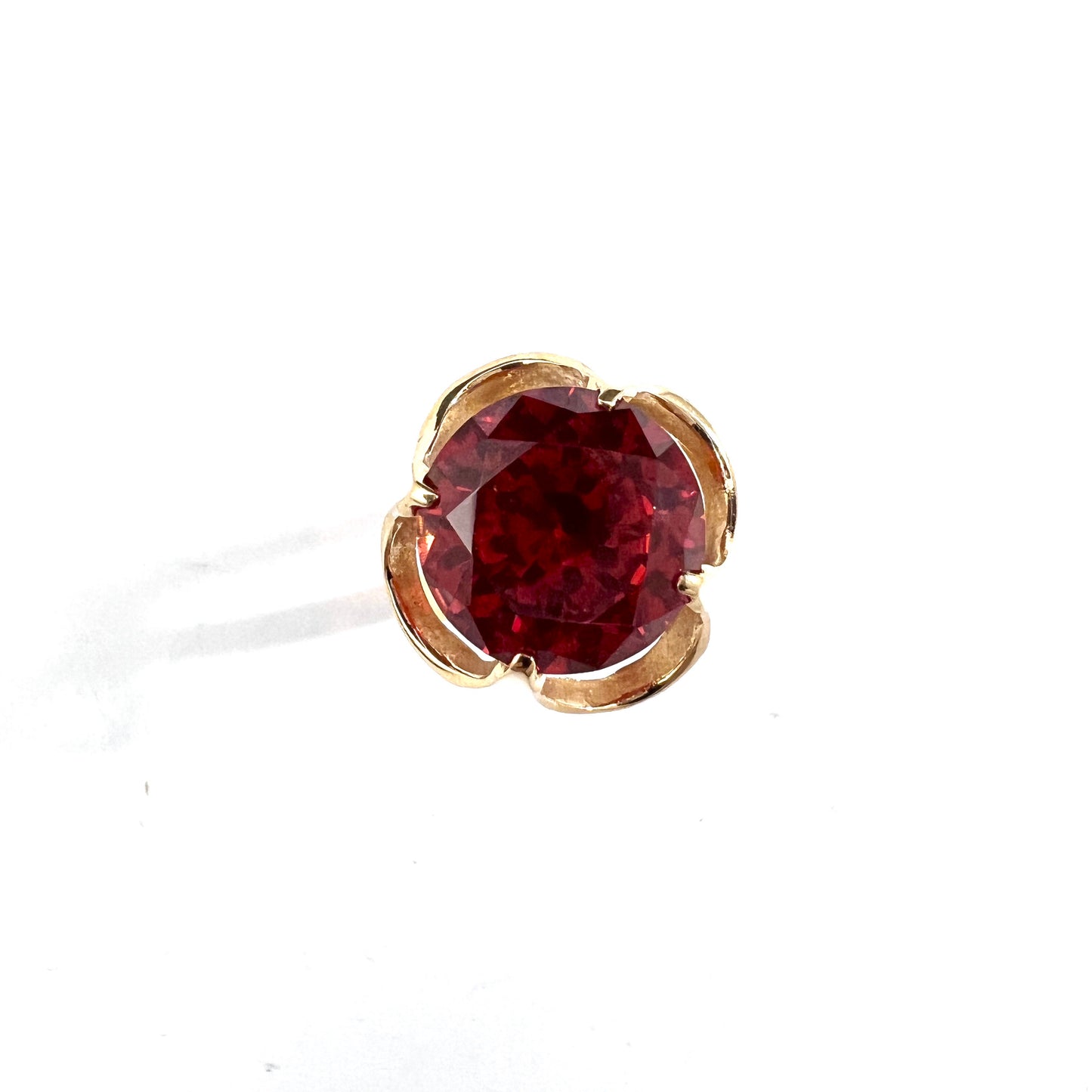 Bengt Hallberg, Sweden 1975. Vintage 18k Gold Intense Red Synthetic Spinel Ring.