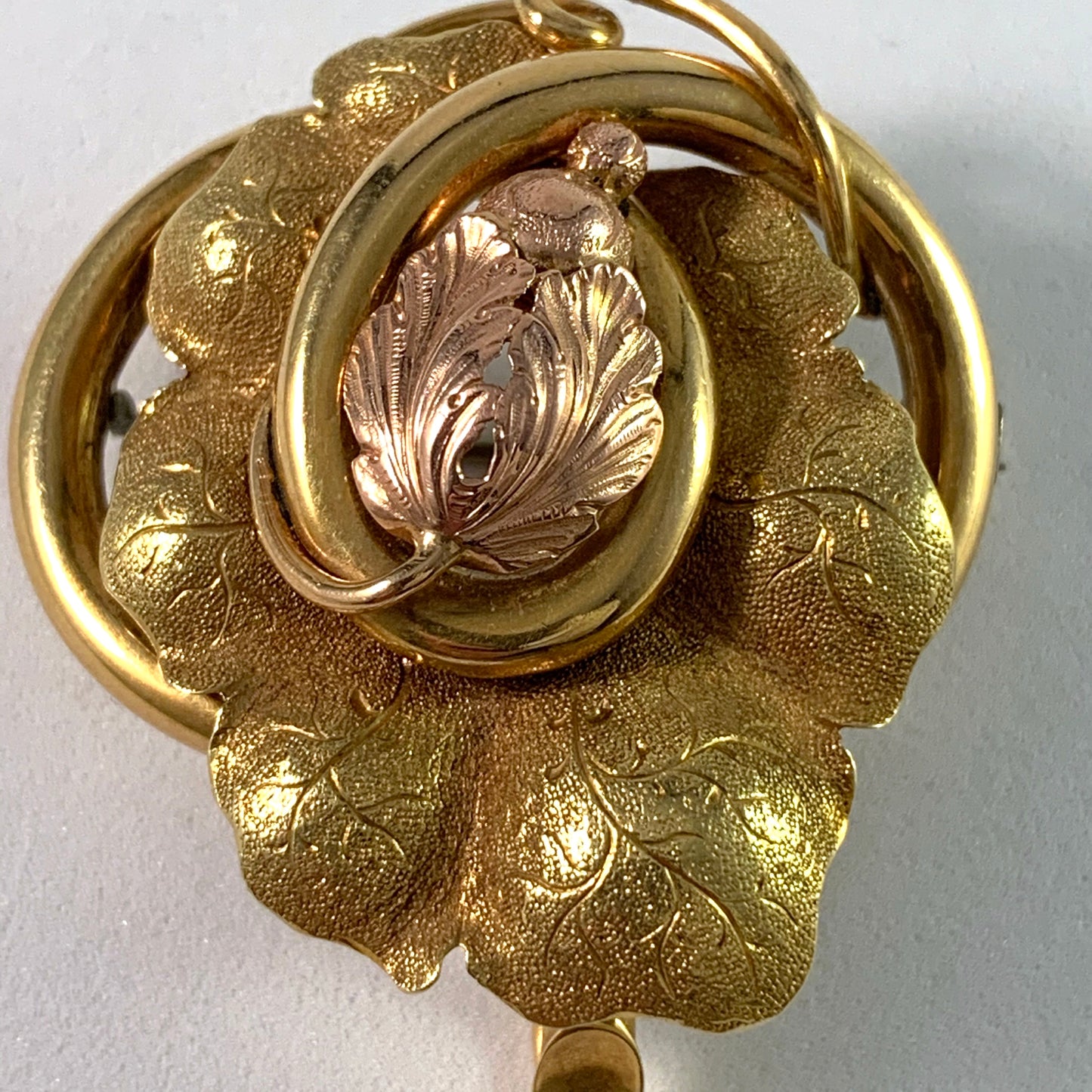 Gustaf Möllenborg, Stockholm year 1854, early Victorian 18k Gold Pendant Brooch