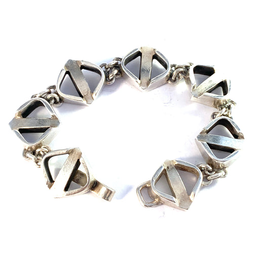 B Sörling, Stockholm 1963. Massive Sterling Silver Unisex Bracelet. Signed.