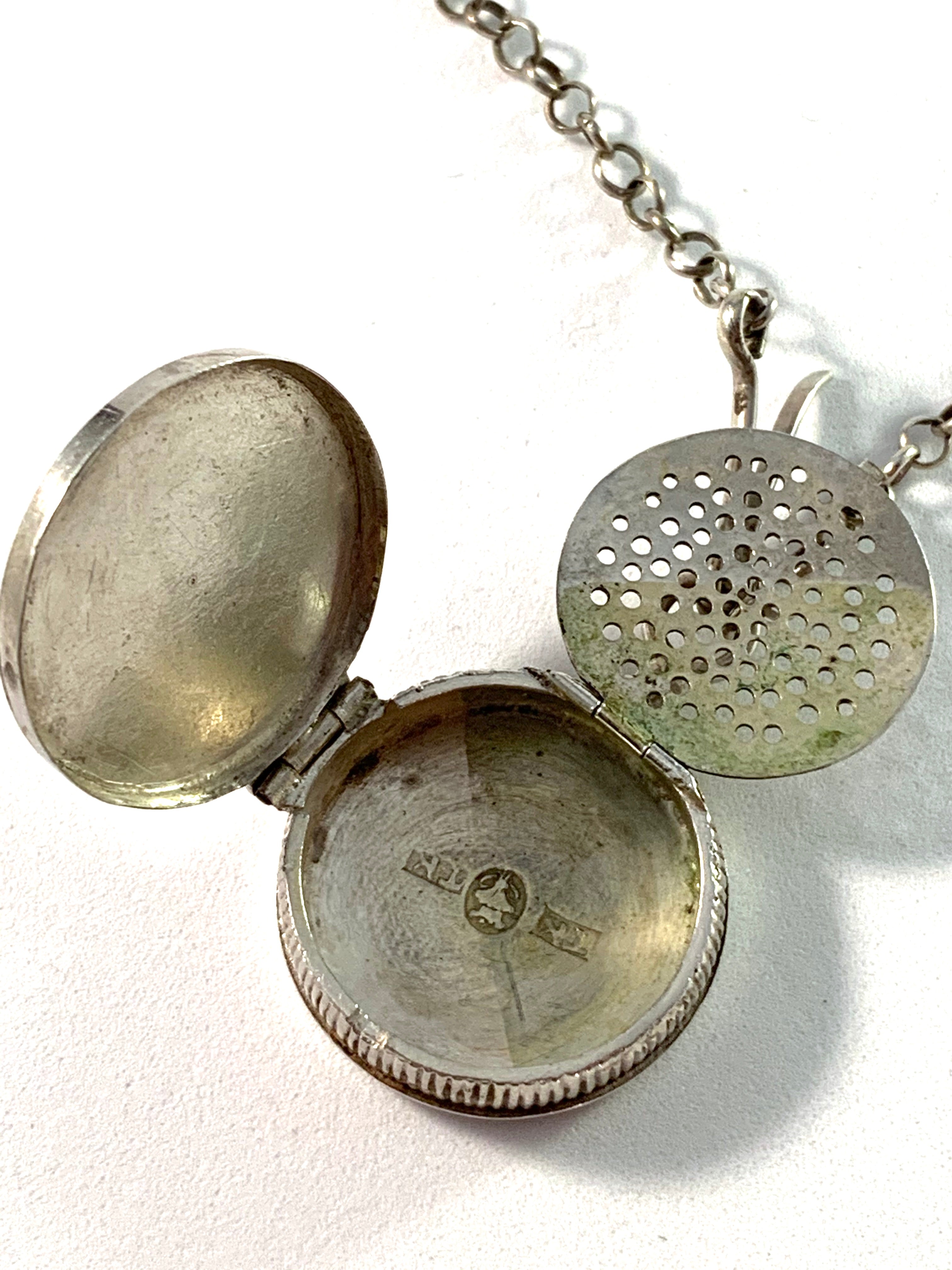 Tobias Kåhre, Sweden year 1829-65 Early Victorian Solid Silver Vinaigrette Locket Pendant Necklace.