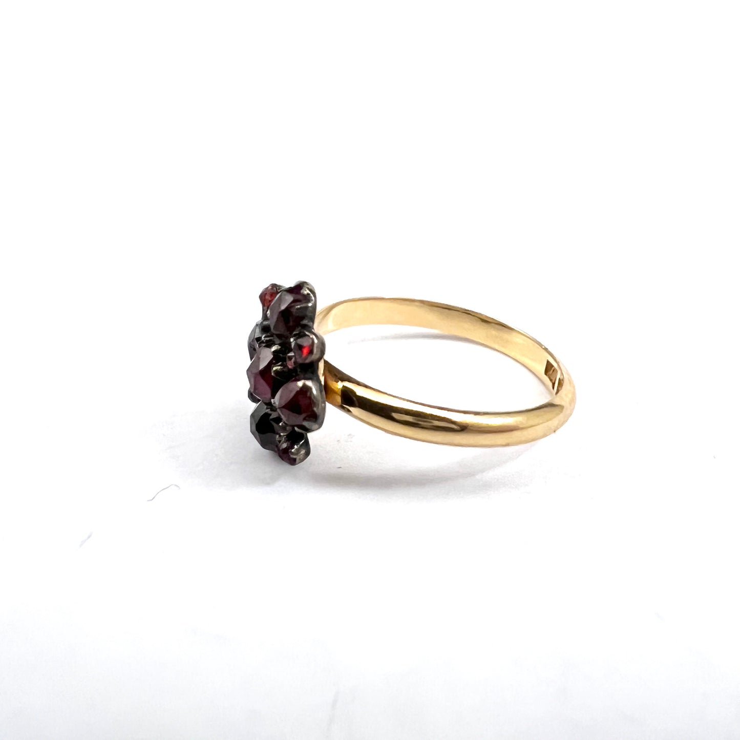 Carl Ohlsson, Sweden 1925. Vintage 18k Gold Garnet Cluster Ring.