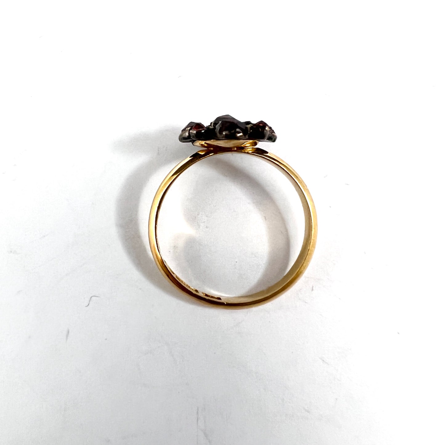 Carl Ohlsson, Sweden 1925. Vintage 18k Gold Garnet Cluster Ring.