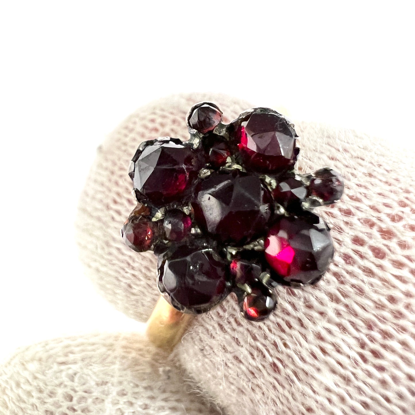 Carl Ohlsson, Sweden 1925. Vintage 18k Gold Garnet Cluster Ring.