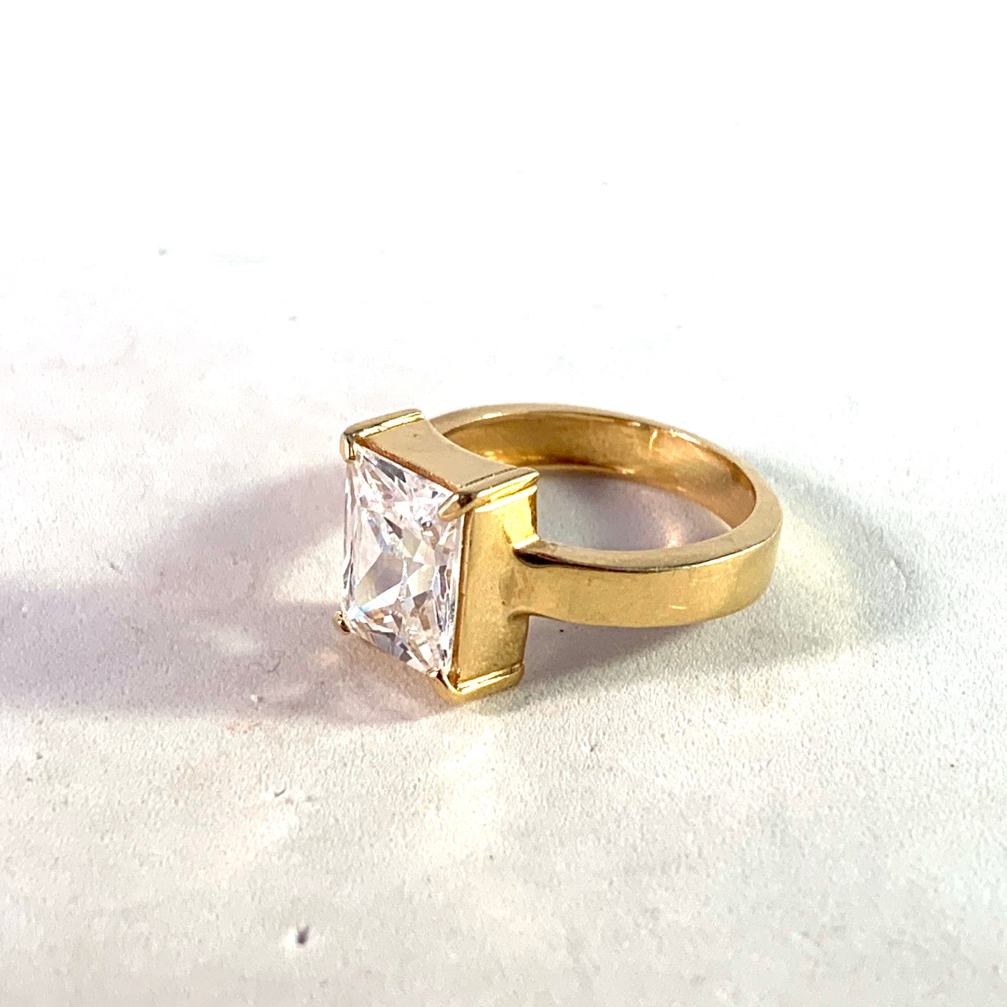 Guldfynd, Sweden Vintage 18k Gold Cubic Zirconia Ring