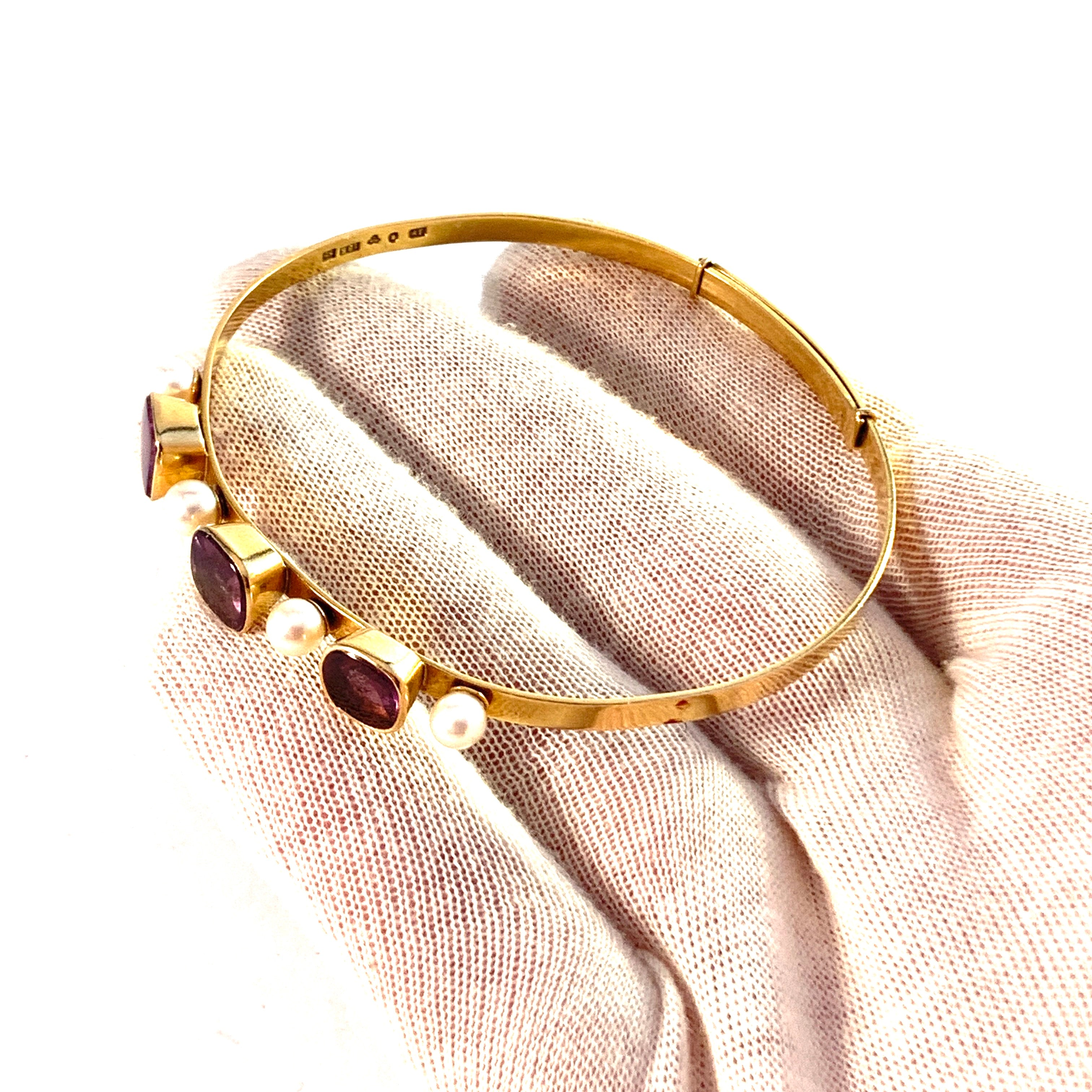J Petersson, Stockholm 1968. Vintage 18k Gold Amethyst Cultured Pearl Bracelet.