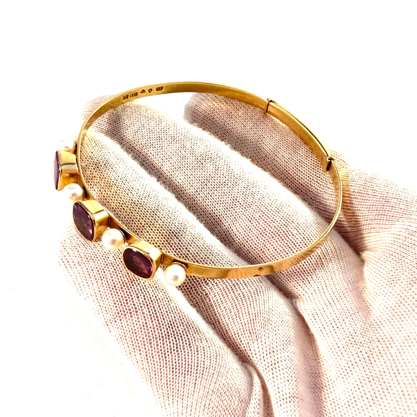 J Petersson, Stockholm 1968. Vintage 18k Gold Amethyst Cultured Pearl Bracelet.