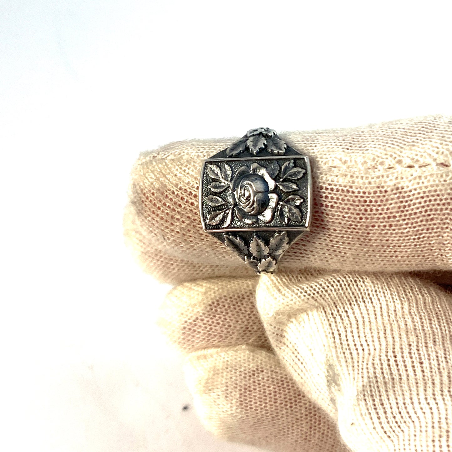 Uusi Kultaseppä, Finland year 1934. Solid Silver Rose Flower Ring.