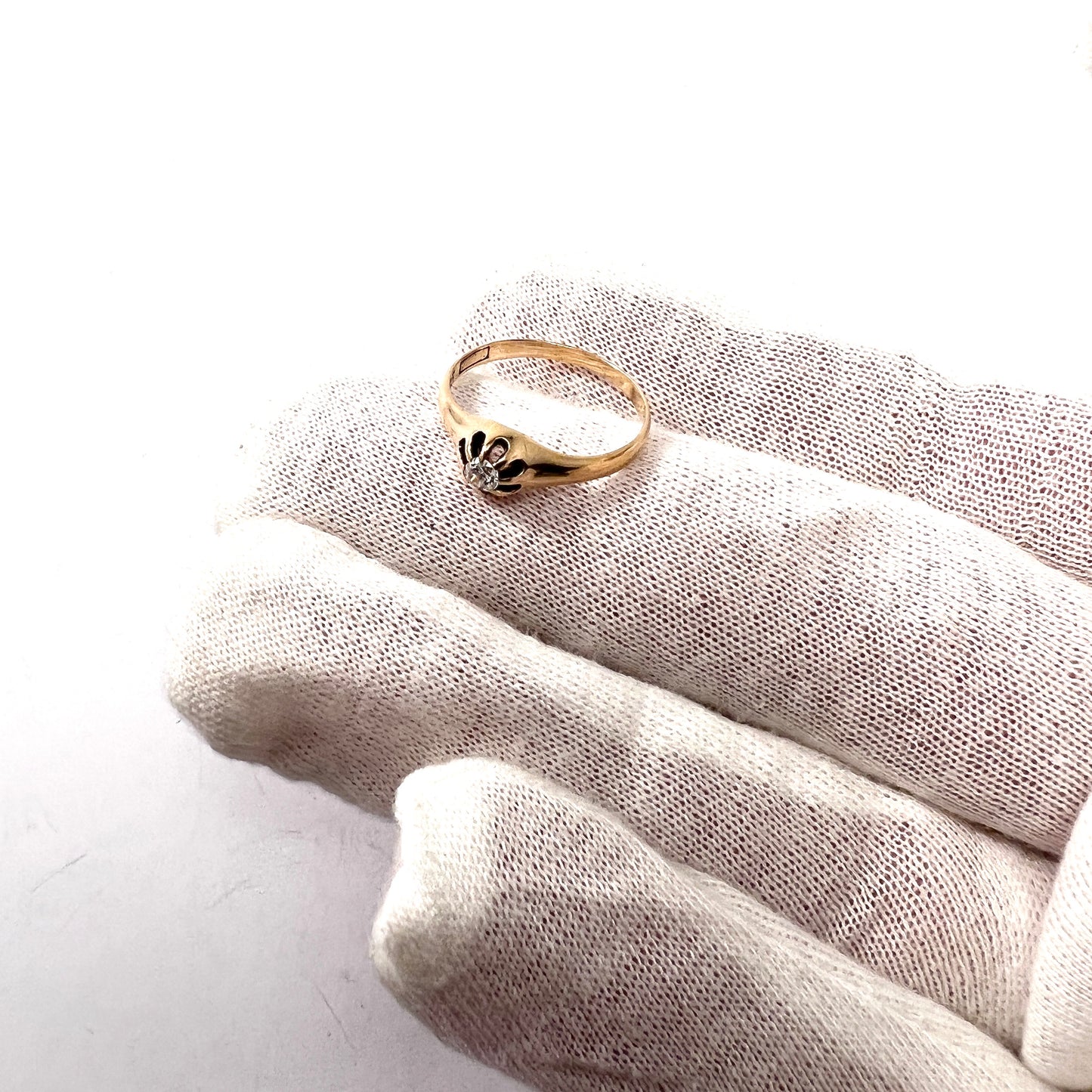 Maker KVK, Germany c 1930-40s. Vintage 14k Gold 0.17ct Diamond Ring.