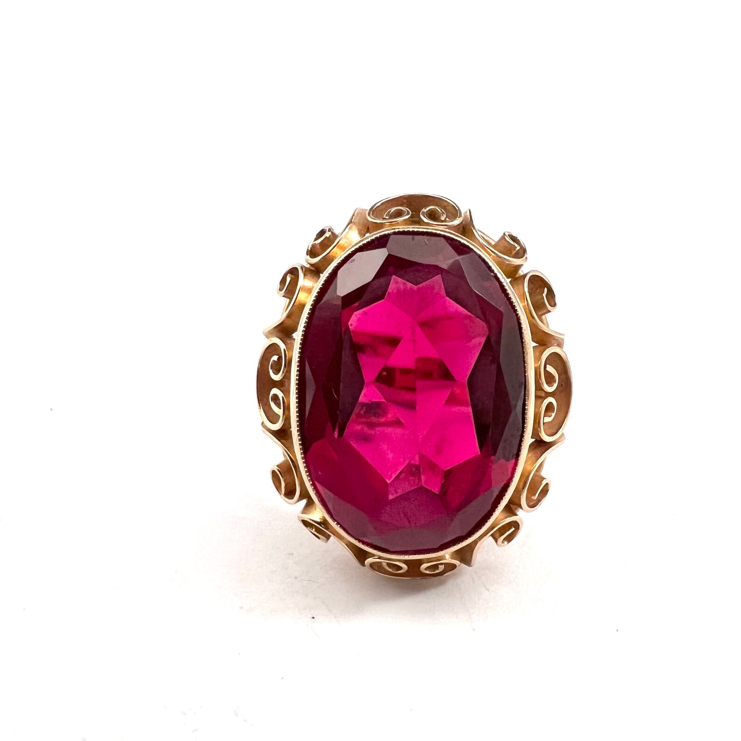 Eastern Europe. Bold Vintage Mid-Century 14k Gold Synthetic Ruby Cocktail Ring.