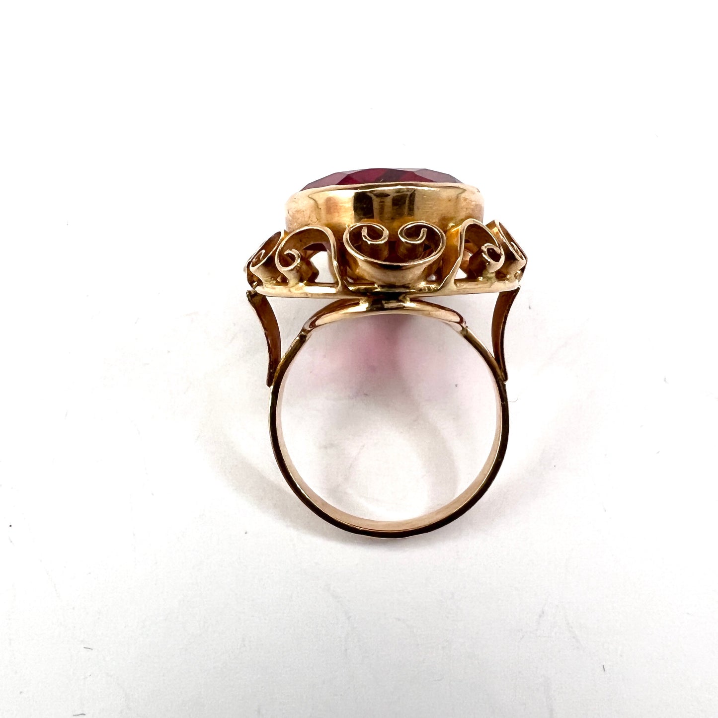 Eastern Europe. Bold Vintage Mid-Century 14k Gold Synthetic Ruby Cocktail Ring.