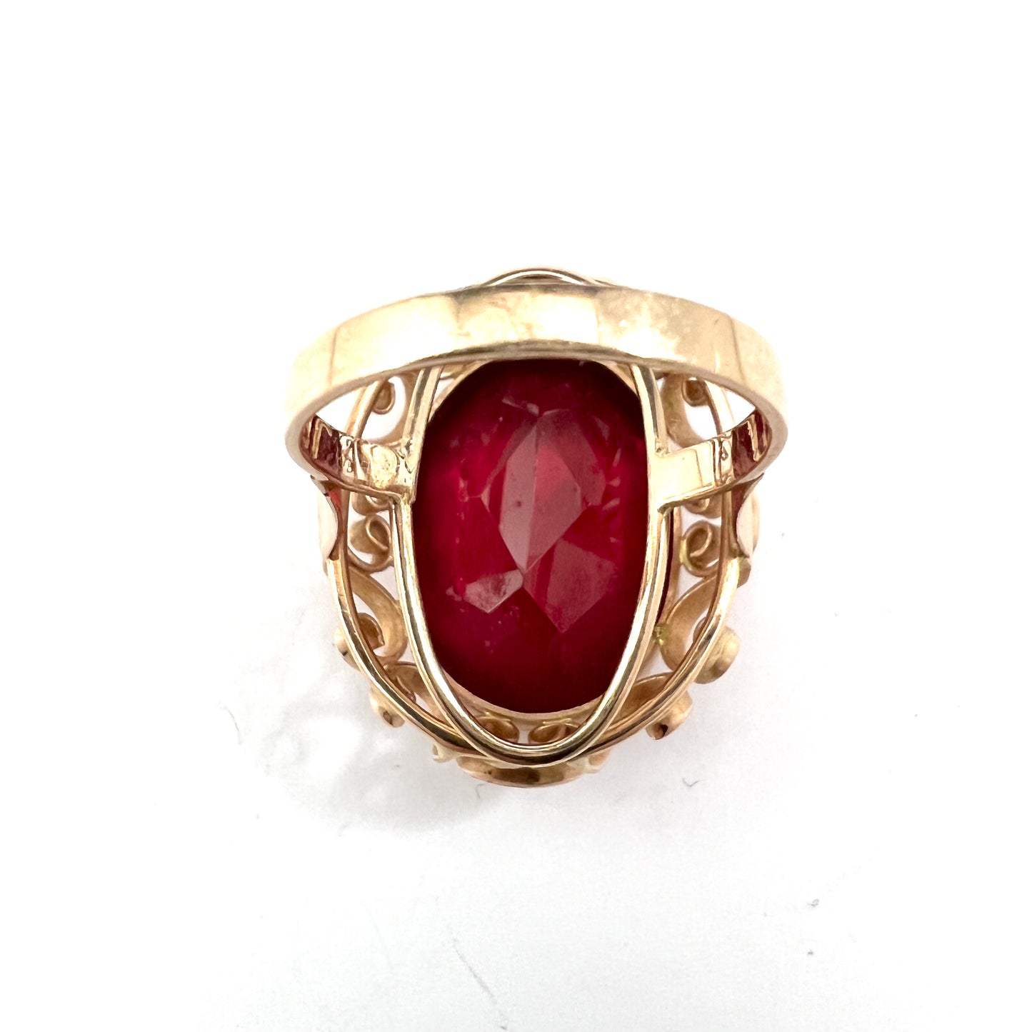 Eastern Europe. Bold Vintage Mid-Century 14k Gold Synthetic Ruby Cocktail Ring.