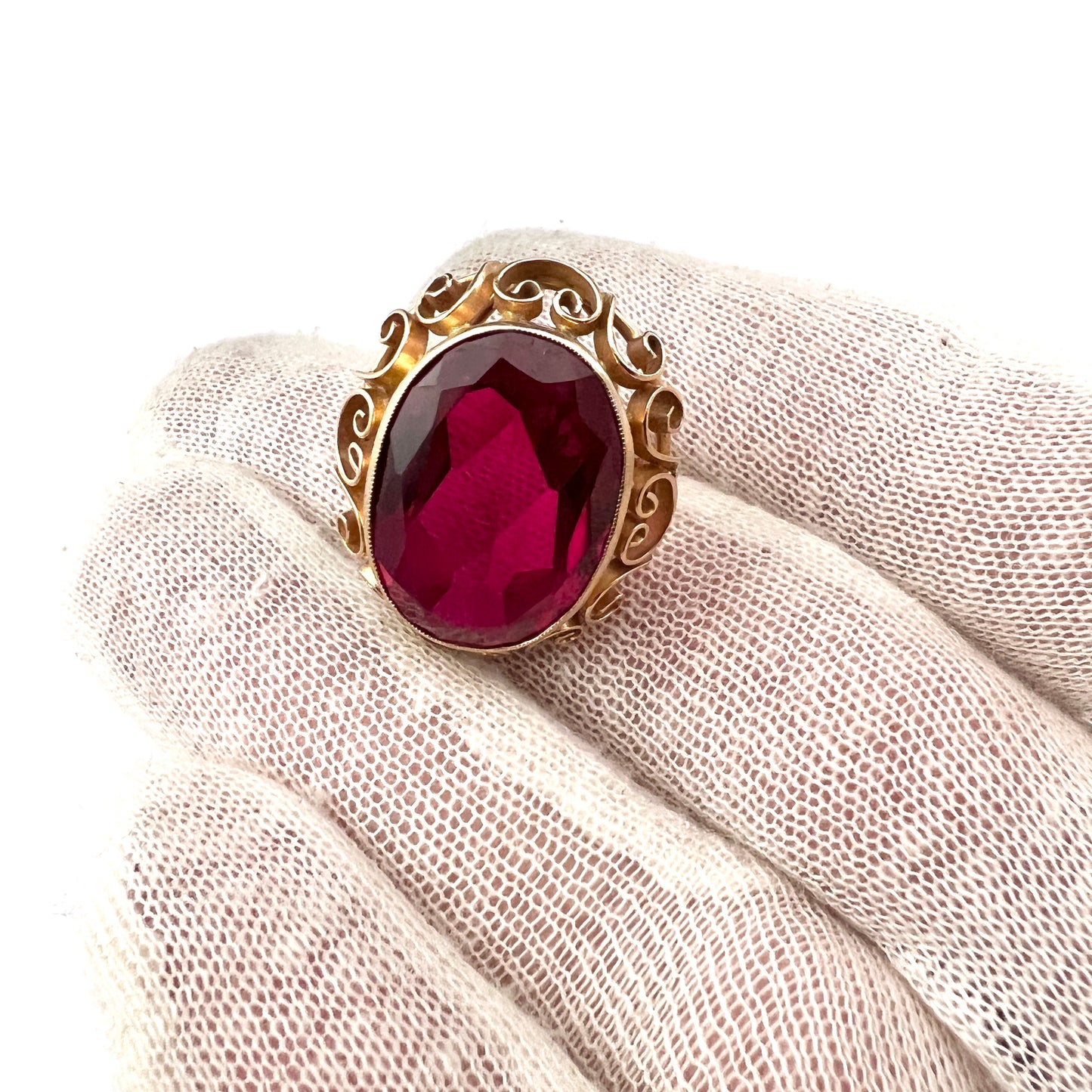 Eastern Europe. Bold Vintage Mid-Century 14k Gold Synthetic Ruby Cocktail Ring.