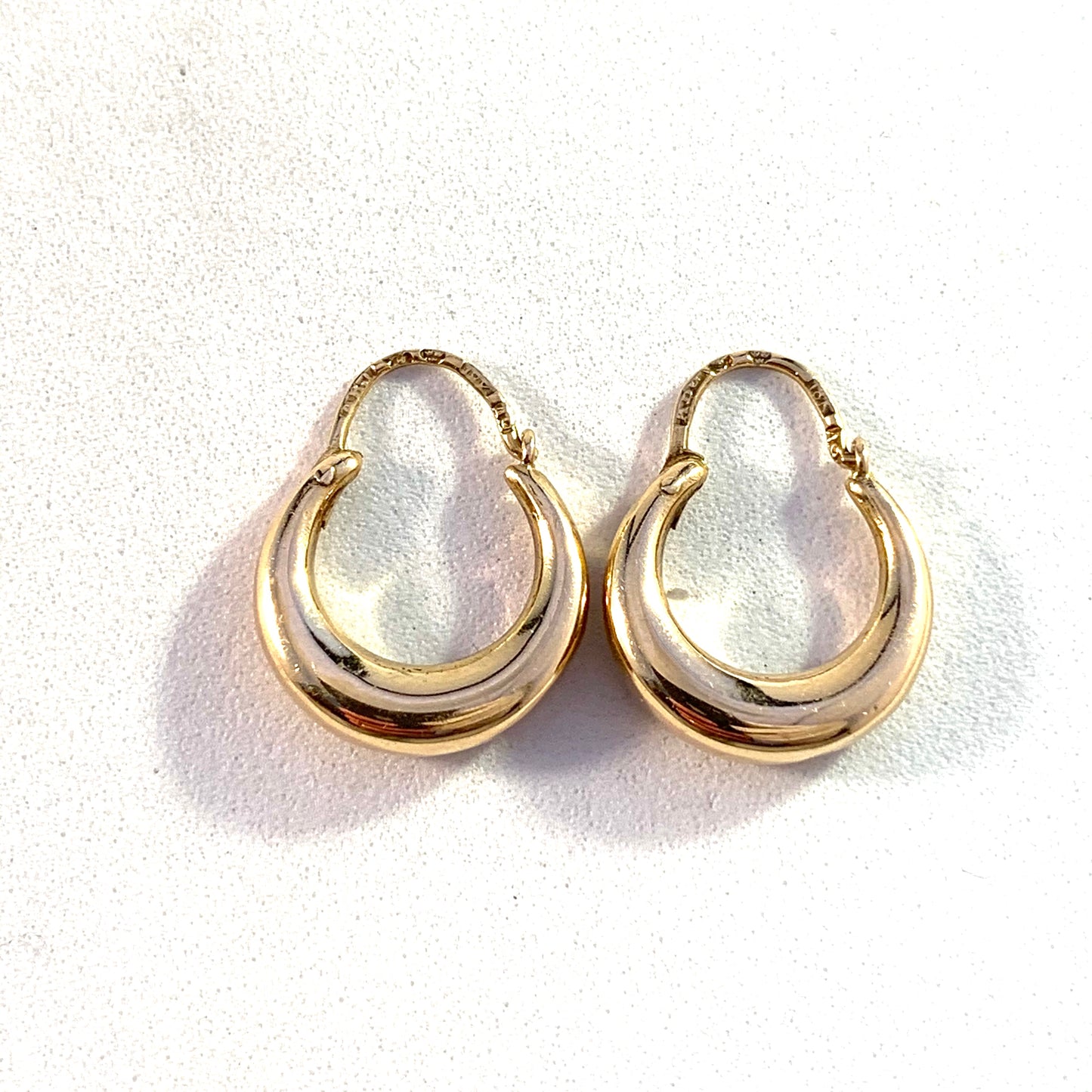 Juvelfabriken, Stockholm year 1951 Mid Century 18k Gold Earrings.