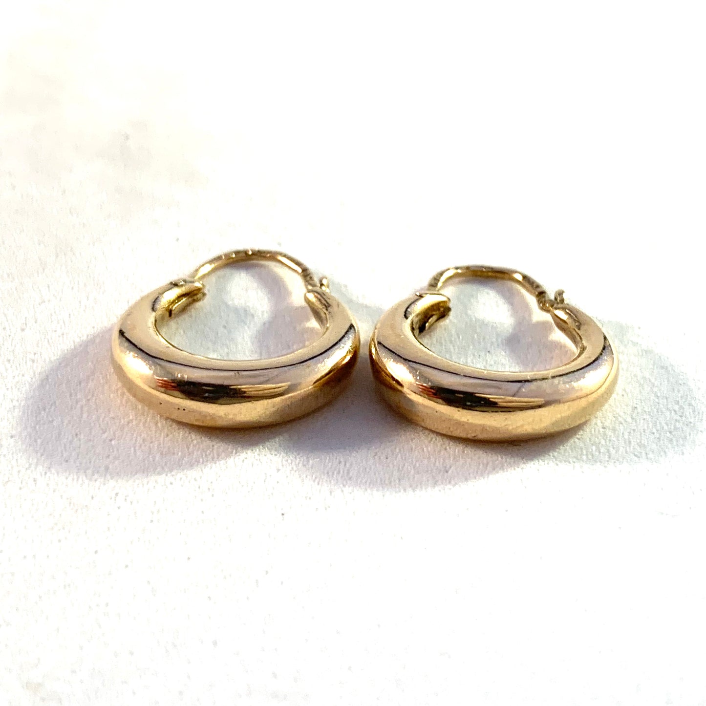 Juvelfabriken, Stockholm year 1951 Mid Century 18k Gold Earrings.