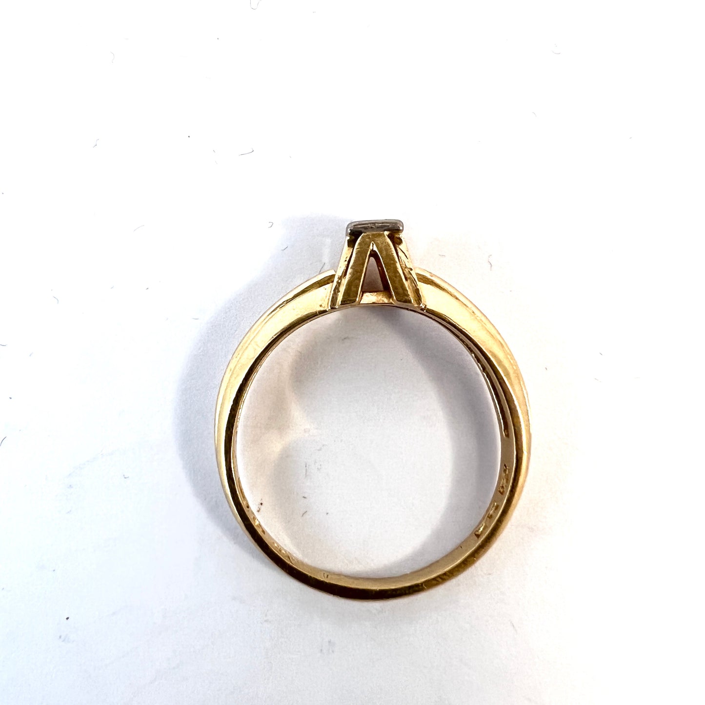 Kaplan, Stockholm 1958. Mid-century Modern 18k Gold Diamond Ring.