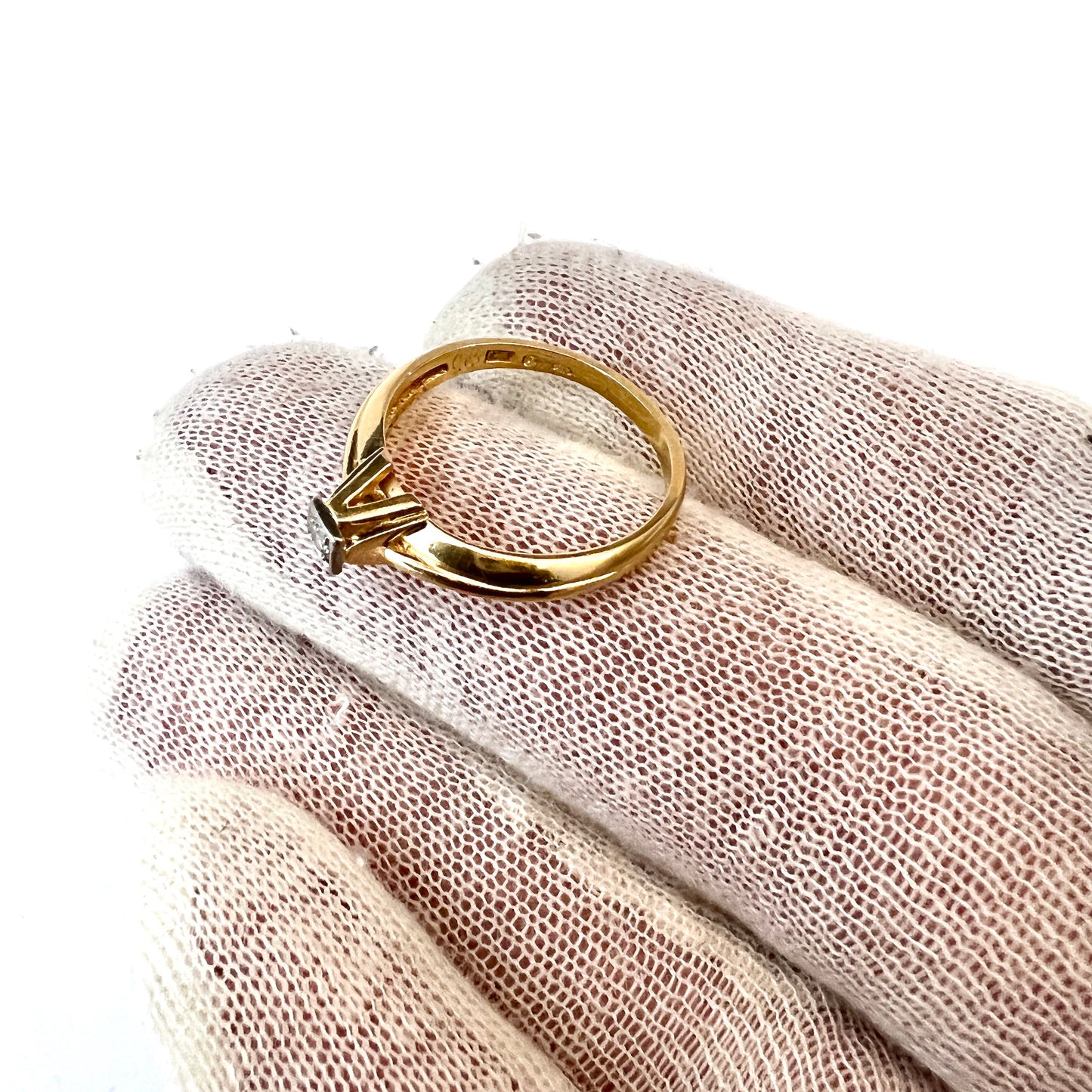 Kaplan, Stockholm 1958. Mid-century Modern 18k Gold Diamond Ring.