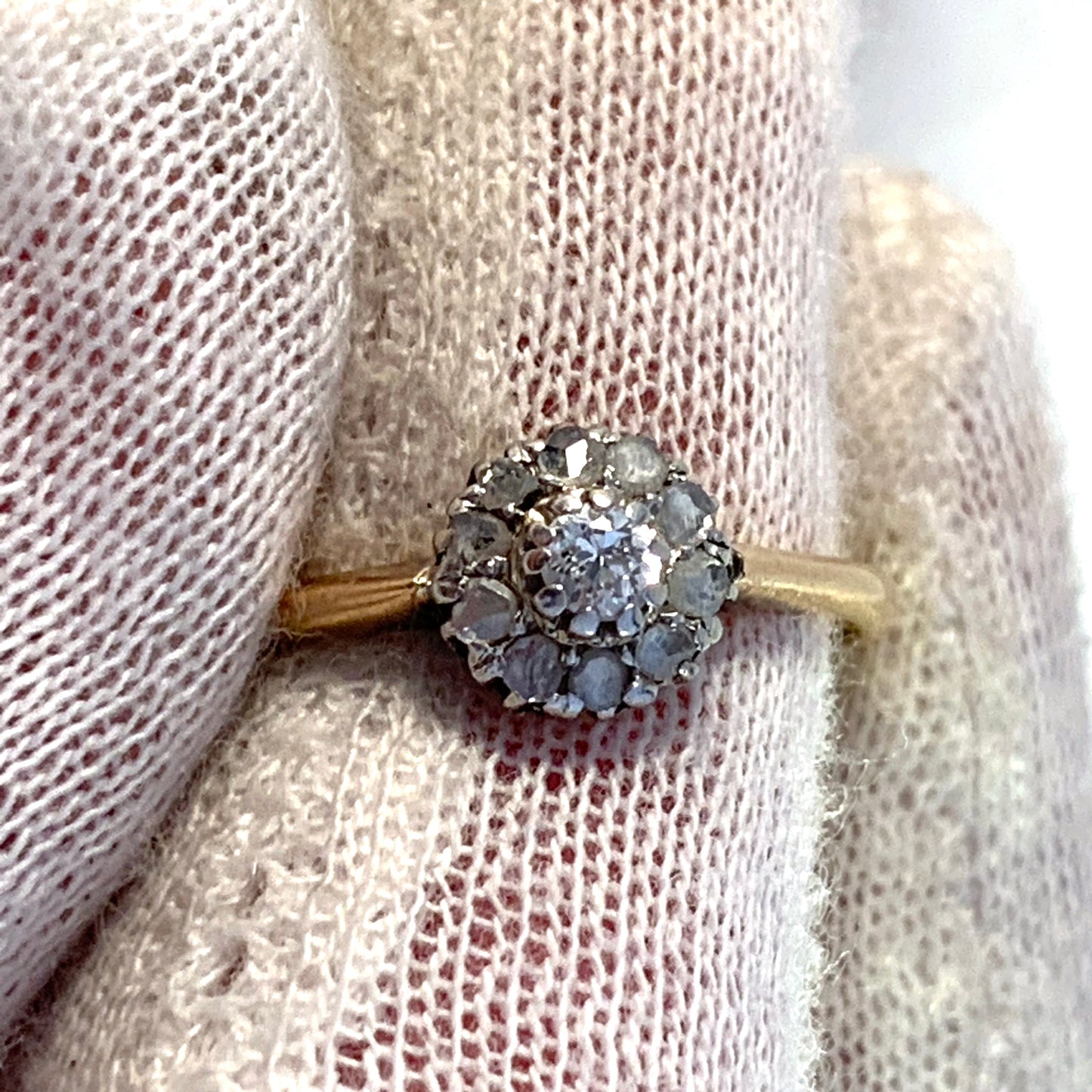 J Grönroos, Sweden 1948 Mid Century 18k Gold Diamond Cluster Ring.