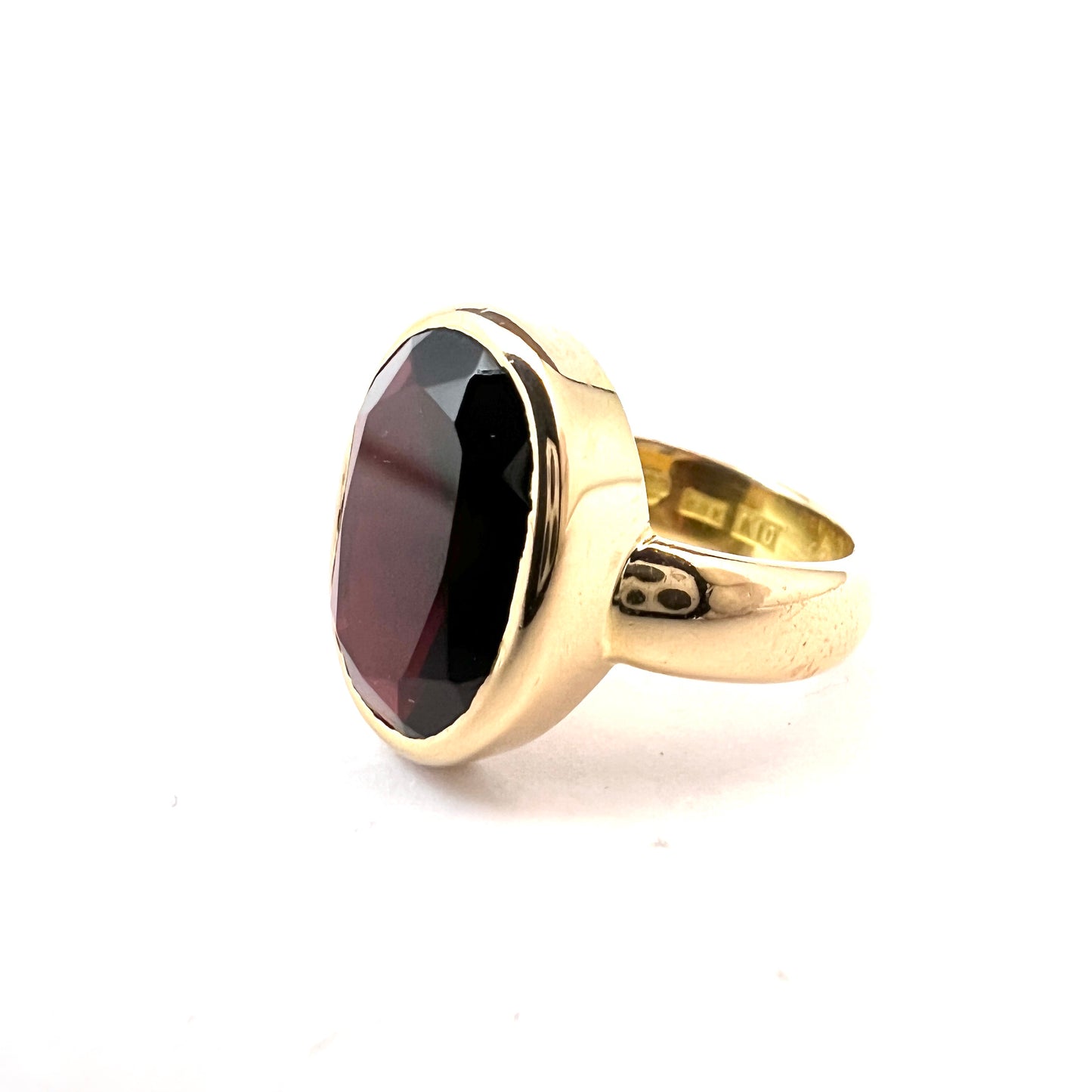 Albrechtsson, Sweden 1984. Vintage 18k Gold Garnet Ring. Signed. 8.4gram