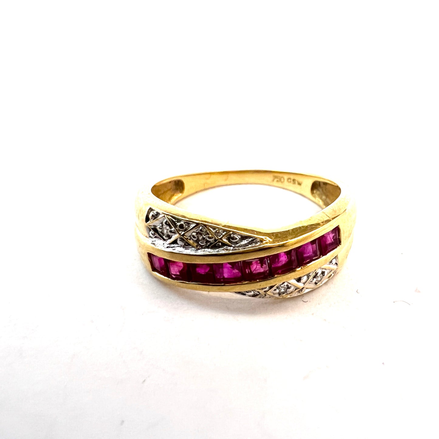 Vintage 18k Gold Diamond Synthetic Sapphire Ring.