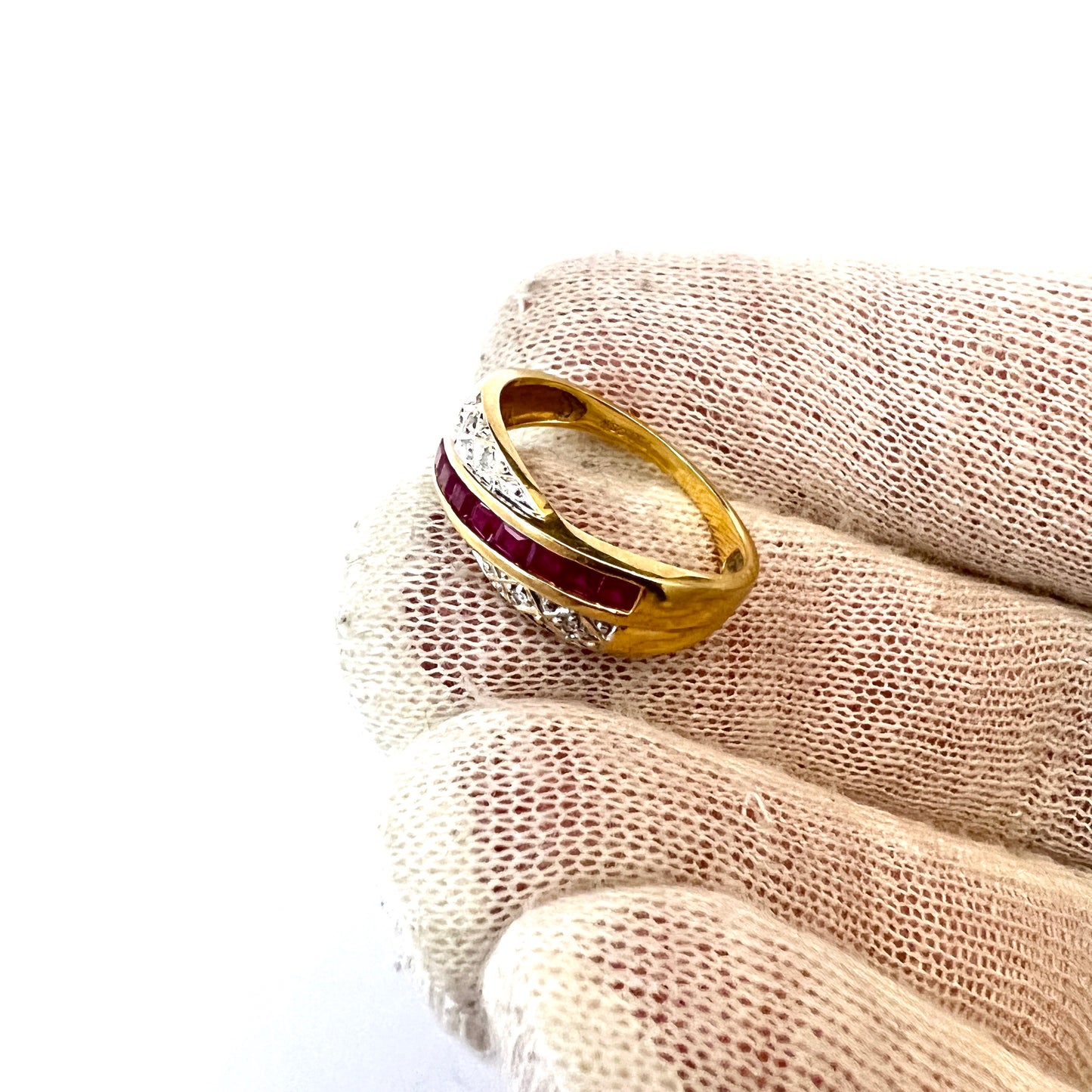 Vintage 18k Gold Diamond Synthetic Sapphire Ring.