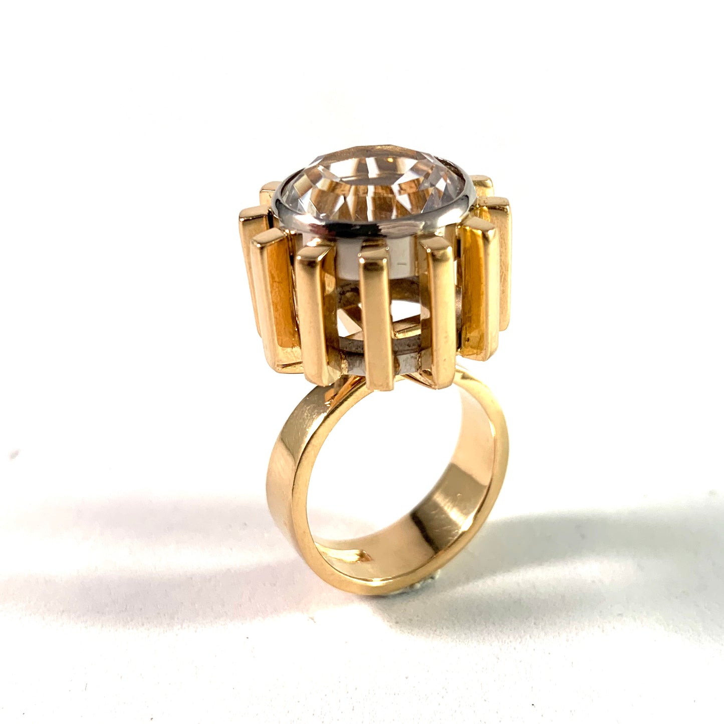 Claes E Giertta, Stockholm year 1965 Massive 19.3 gram 18k Gold Rock Crystal Modernist Unique Ring.