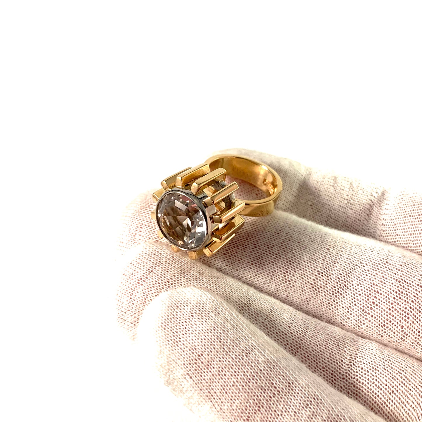 Claes E Giertta, Stockholm year 1965 Massive 19.3 gram 18k Gold Rock Crystal Modernist Unique Ring.