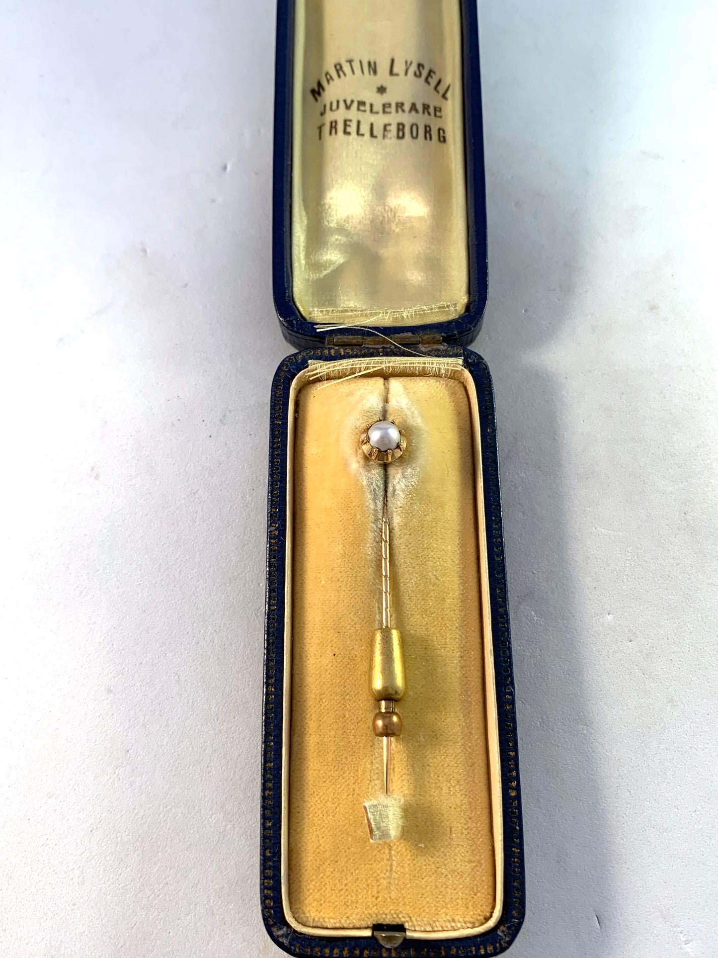 Martin Lysell, Sweden year 1922. 18k Gold Pearl Pin. Boxed.