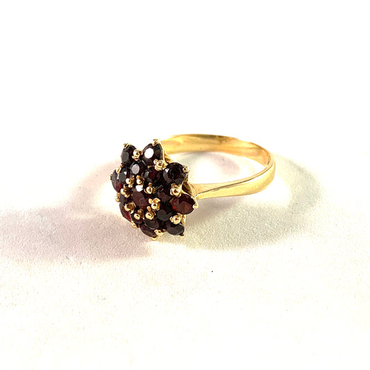 Italy 1940s Mid Century 18k Gold Garnet Cluster Ring.